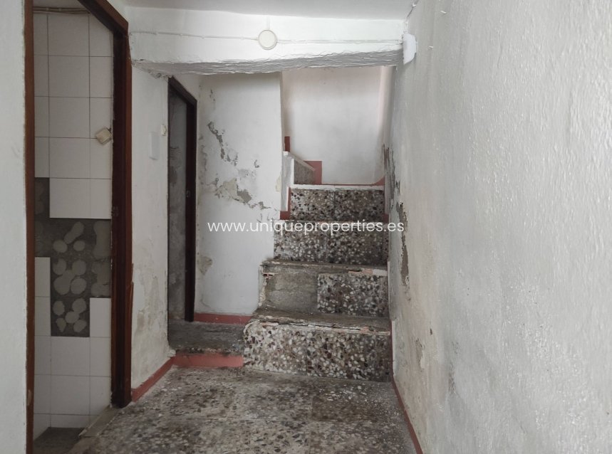 Herverkoop - Village House -
Somontin