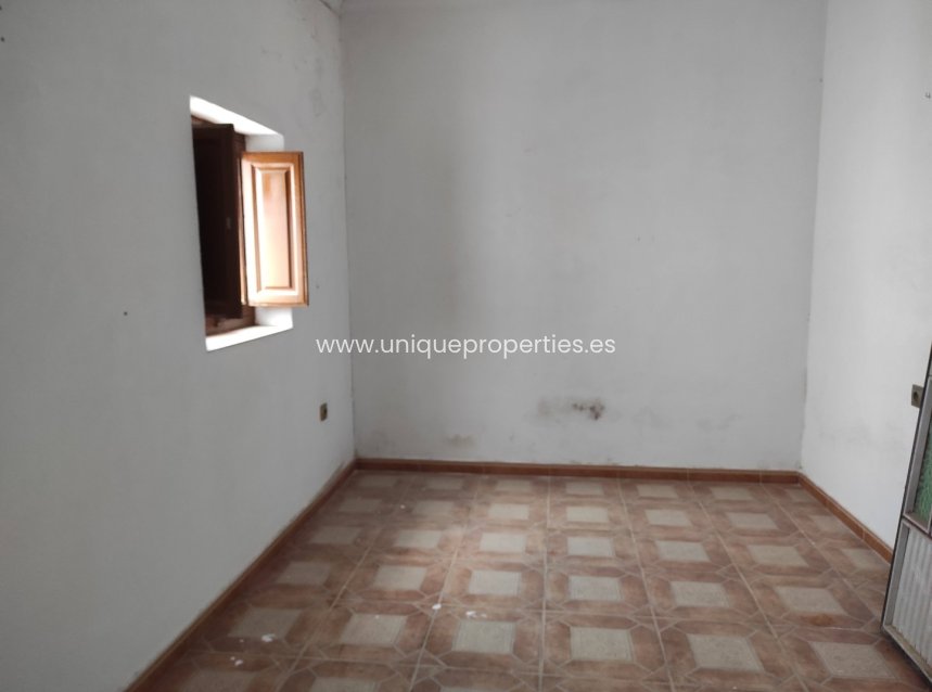 Herverkoop - Village House -
Somontin
