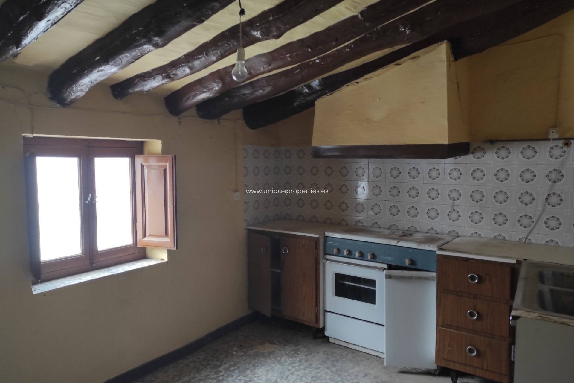 Herverkoop - Village House -
Somontin