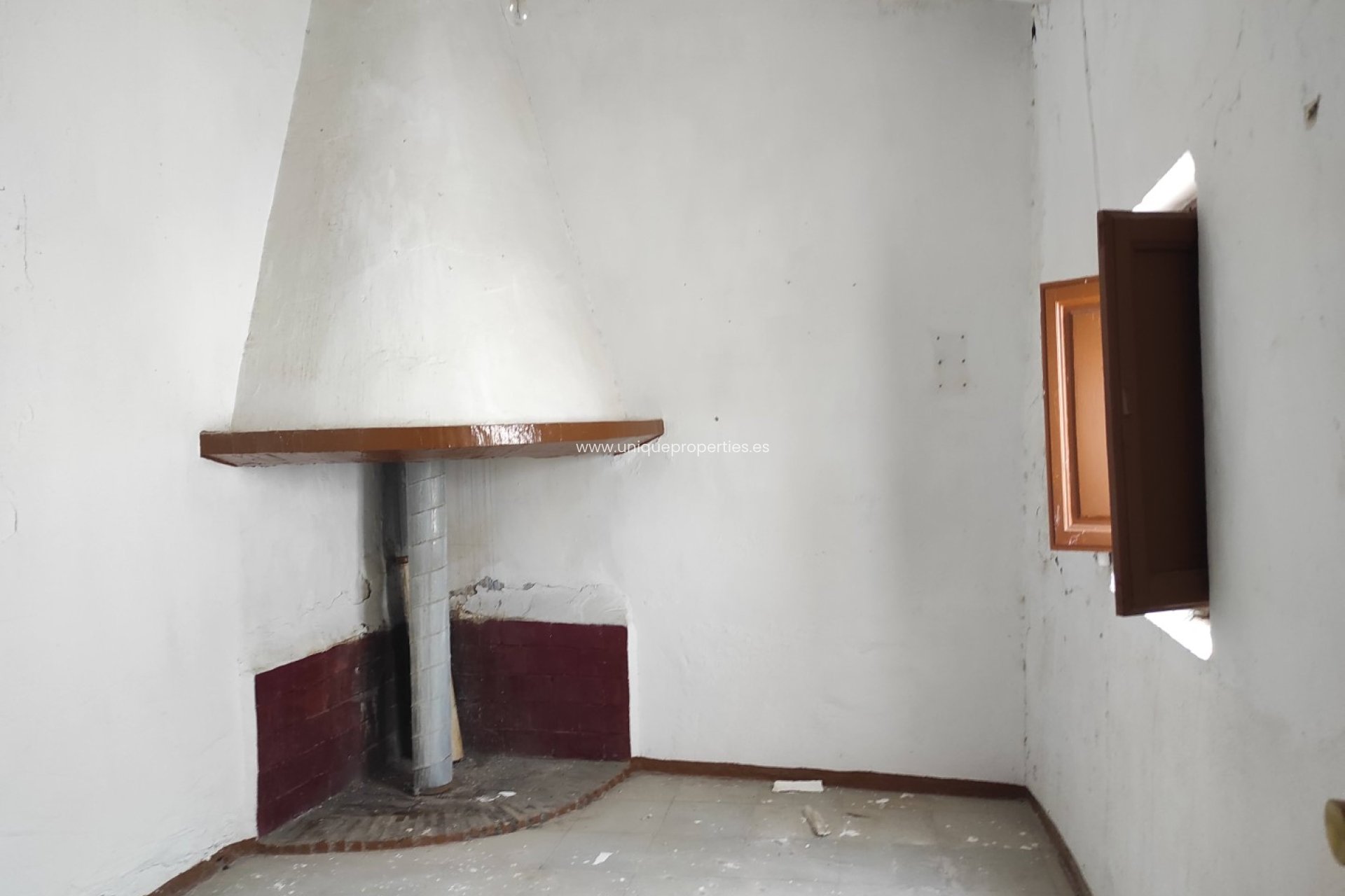 Herverkoop - Village House -
Somontin