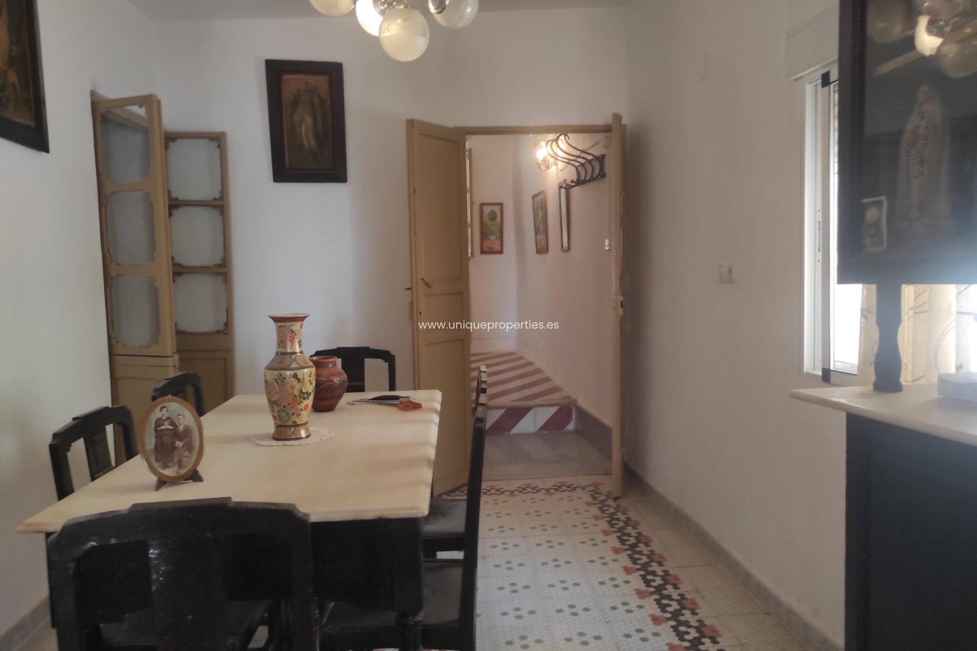 Herverkoop - Village House -
Somontin