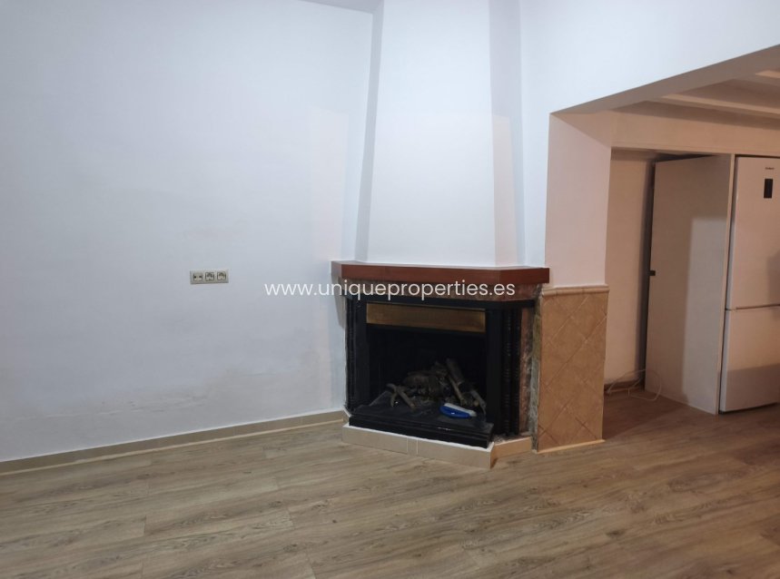 Herverkoop - Village House -
Somontin