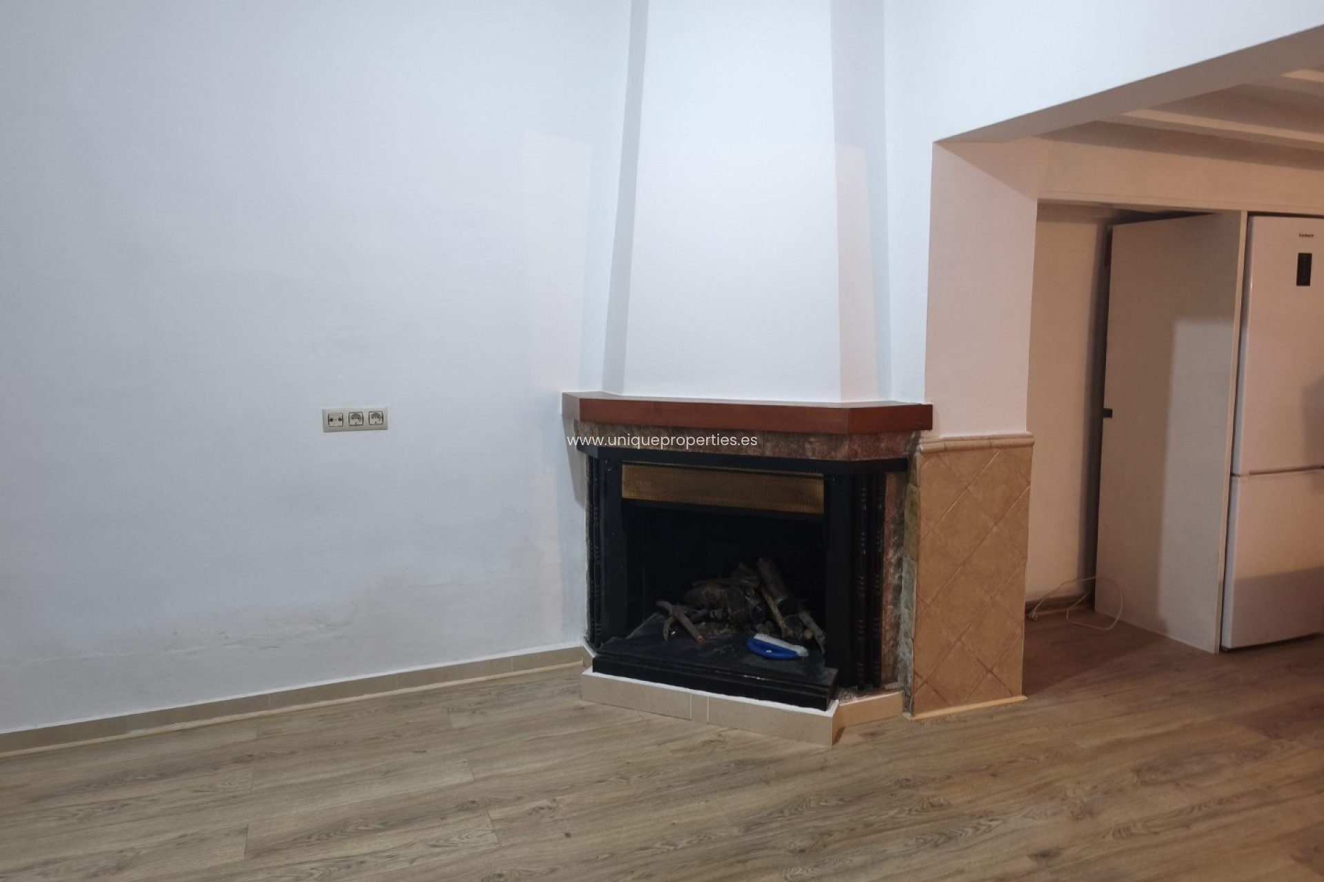 Herverkoop - Village House -
Somontin