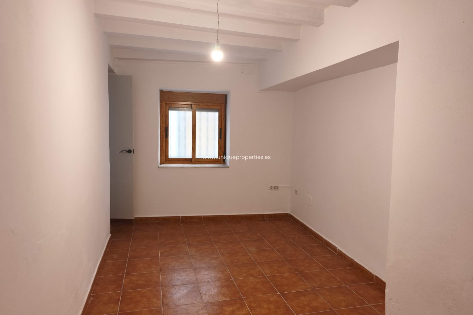 Herverkoop - Village House -
Somontin