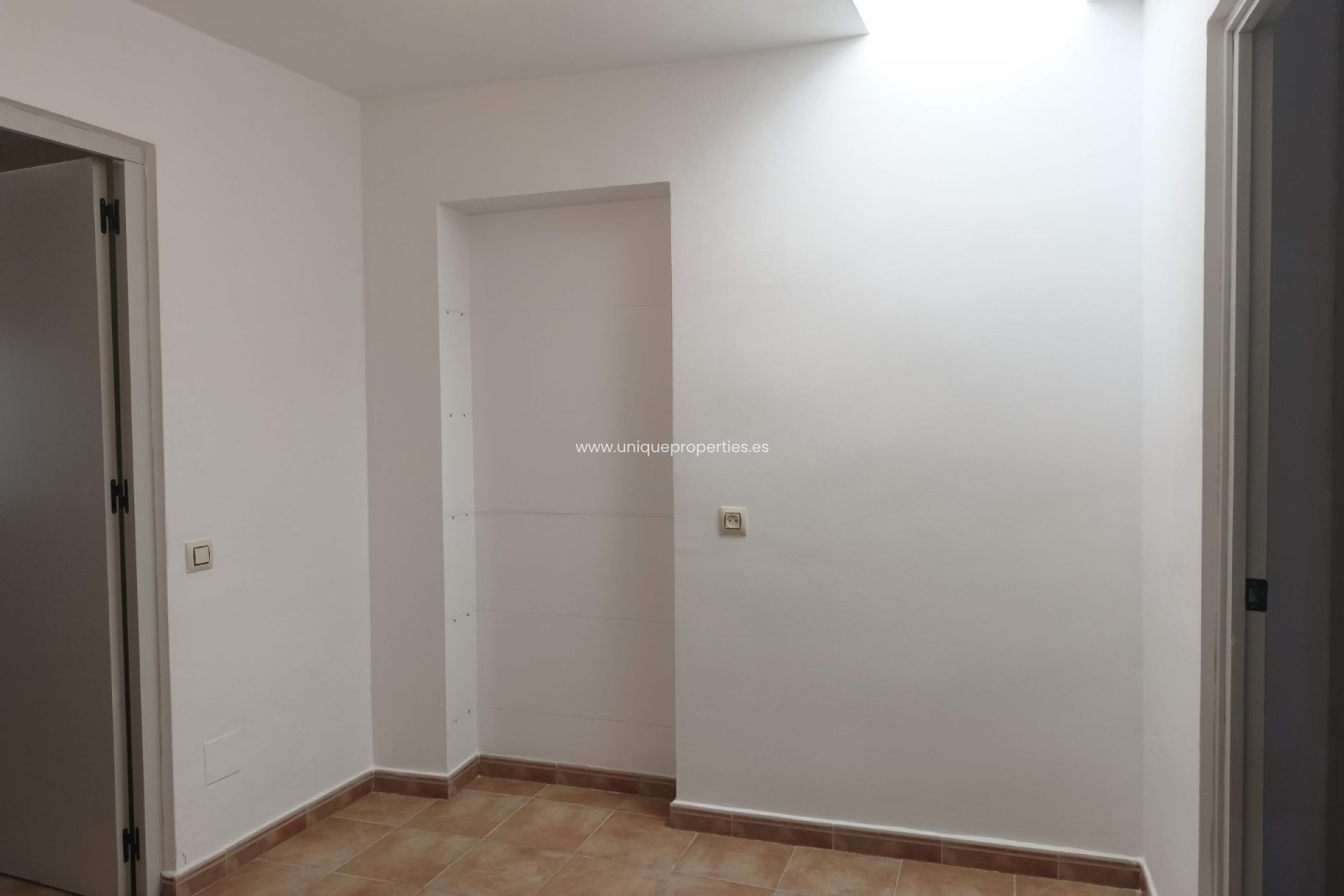 Herverkoop - Village House -
Somontin