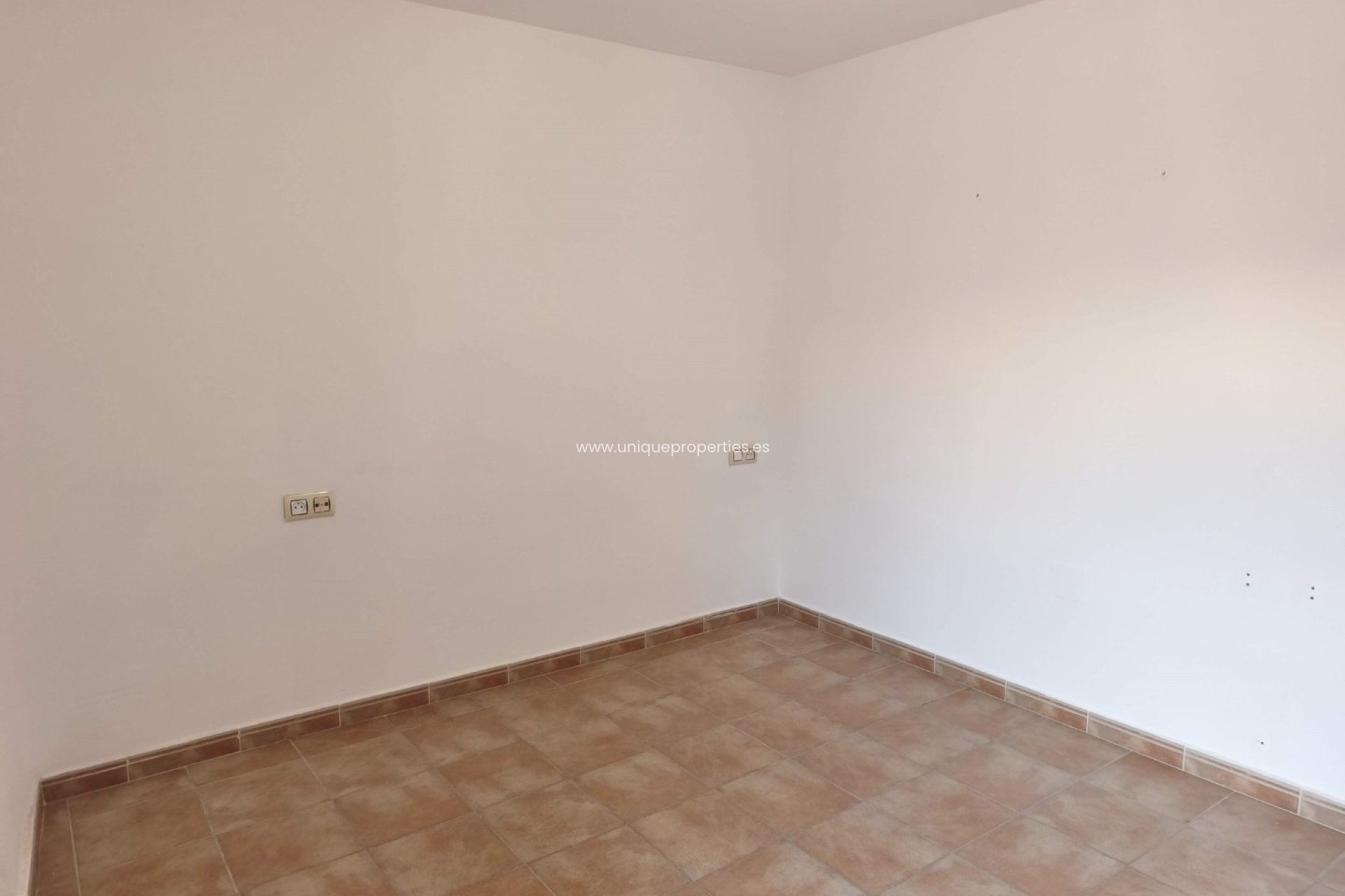 Herverkoop - Village House -
Somontin