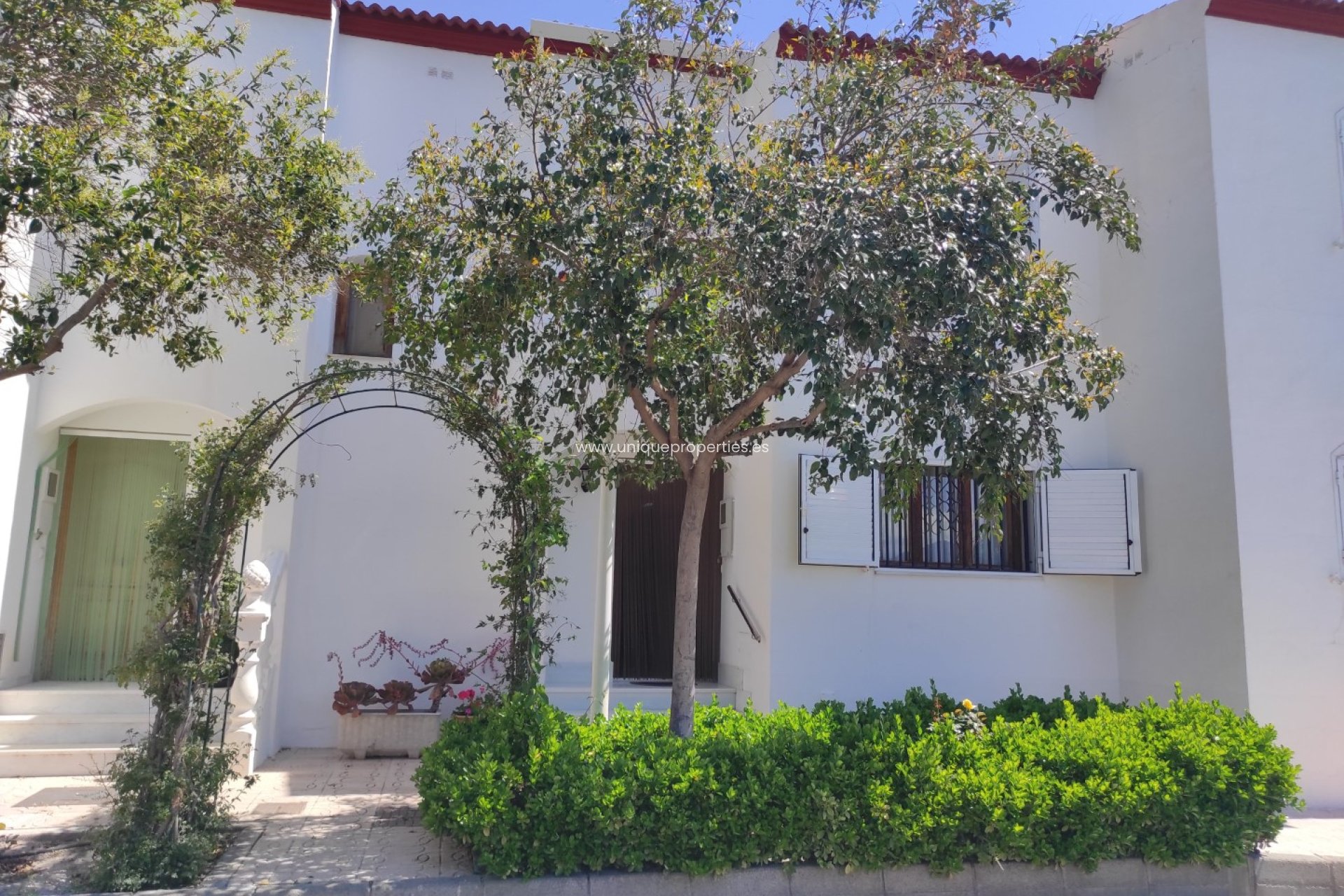 Herverkoop - Village House -
Urracal