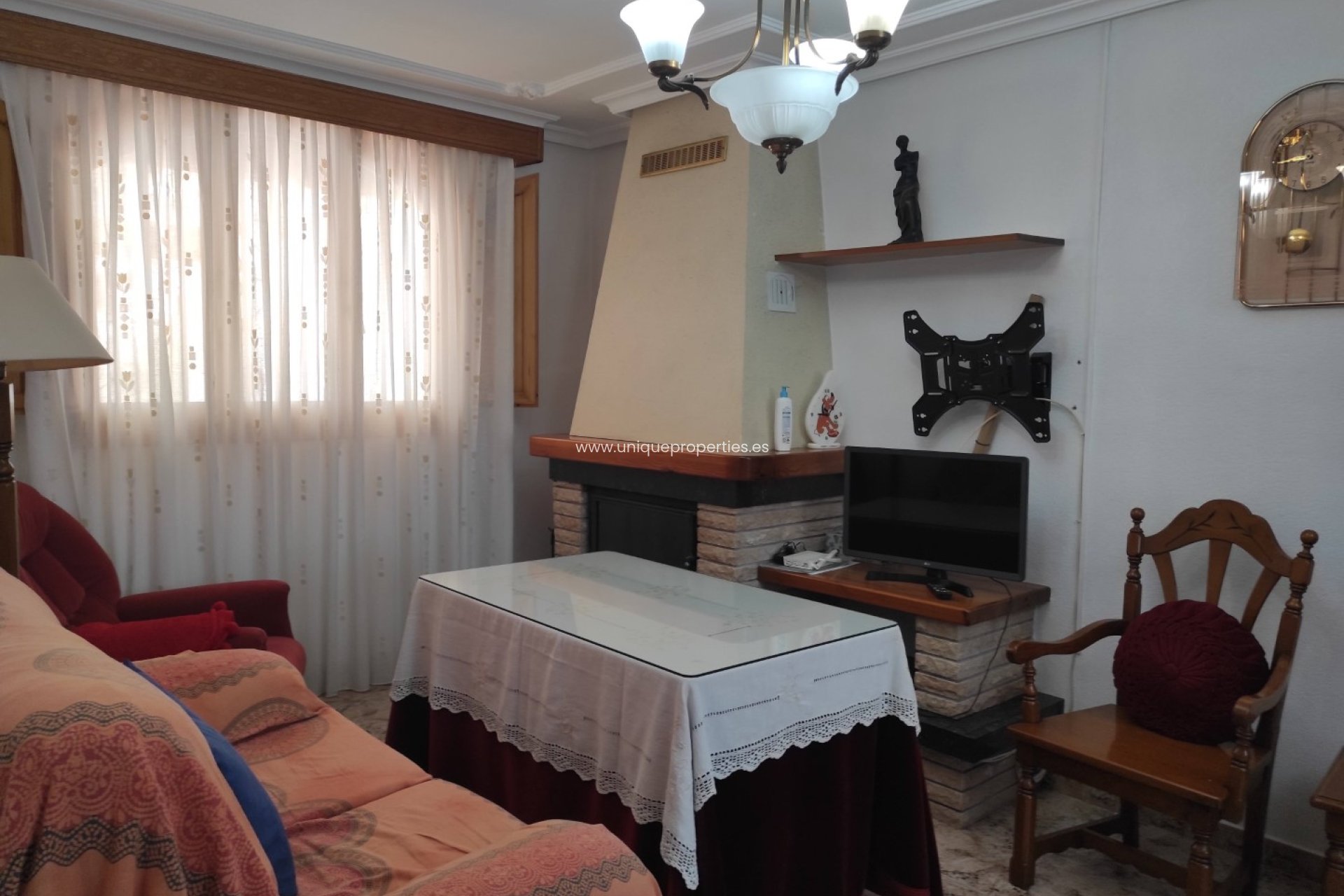 Herverkoop - Village House -
Urracal