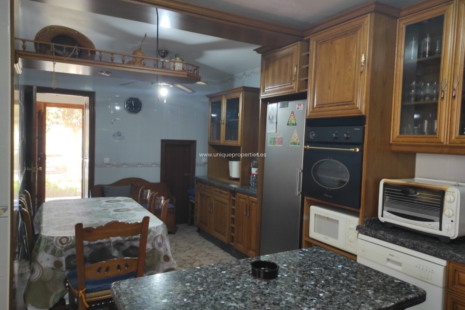 Herverkoop - Village House -
Urracal