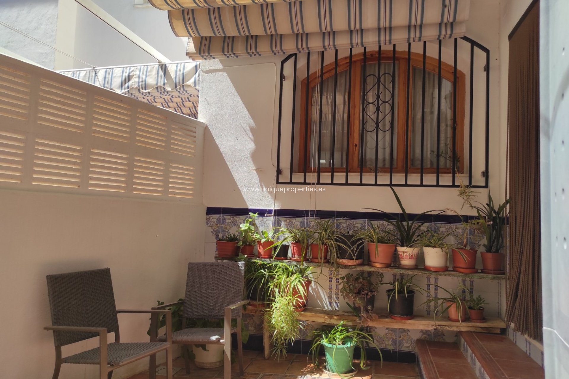 Herverkoop - Village House -
Urracal