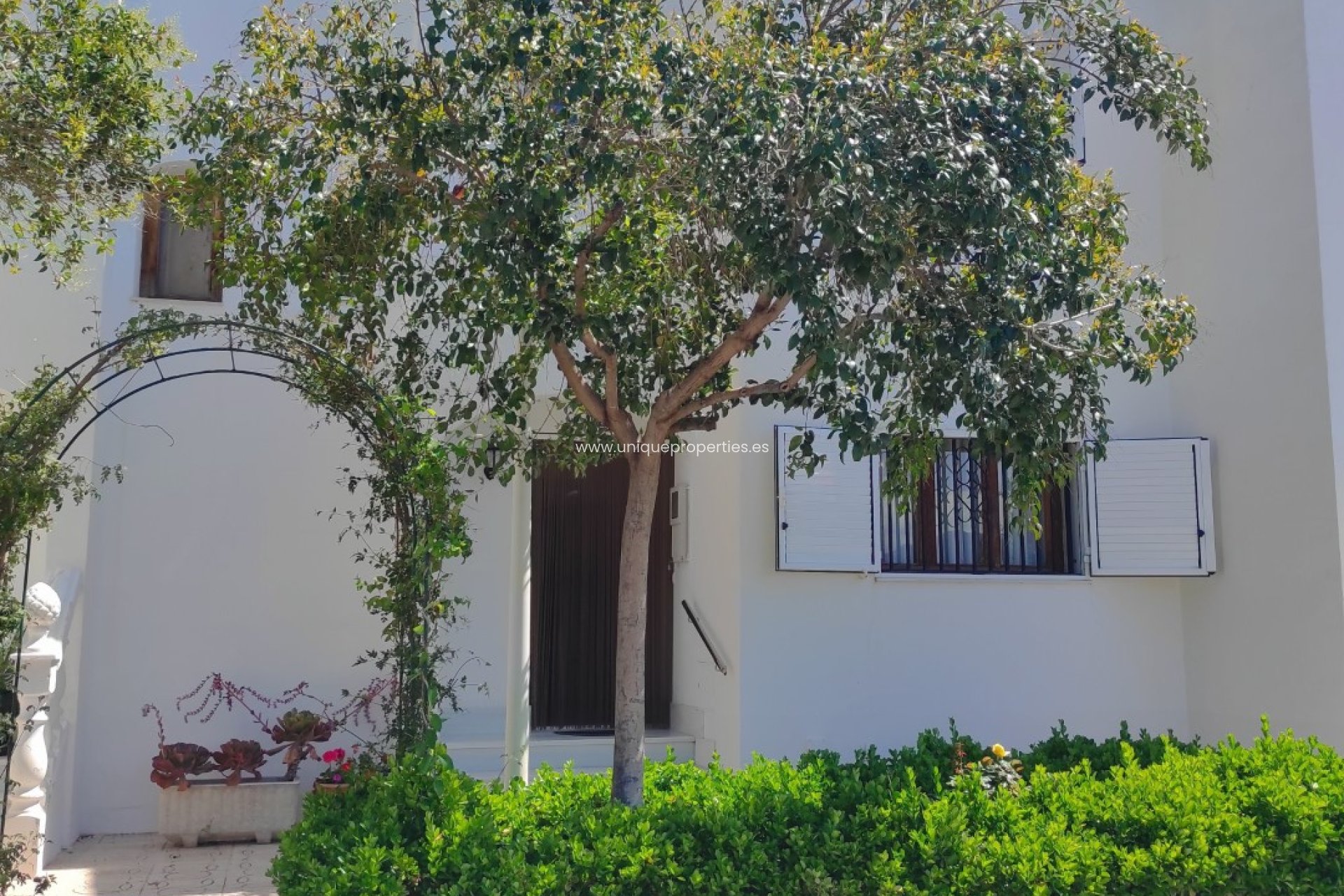 Herverkoop - Village House -
Urracal