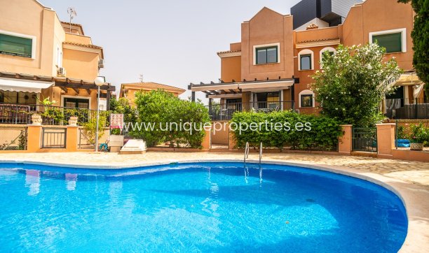 House - Herverkoop -
            Torrevieja - JS-11556