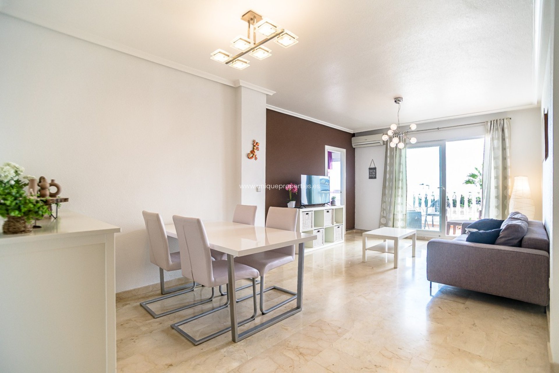 Resale - Apartment -
Orihuela - VILLAMARTÍN