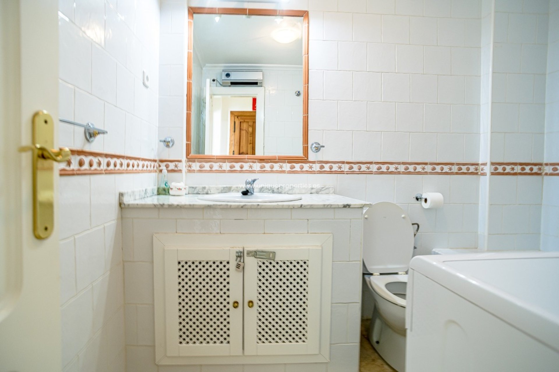 Resale - Apartment -
Orihuela - VILLAMARTÍN