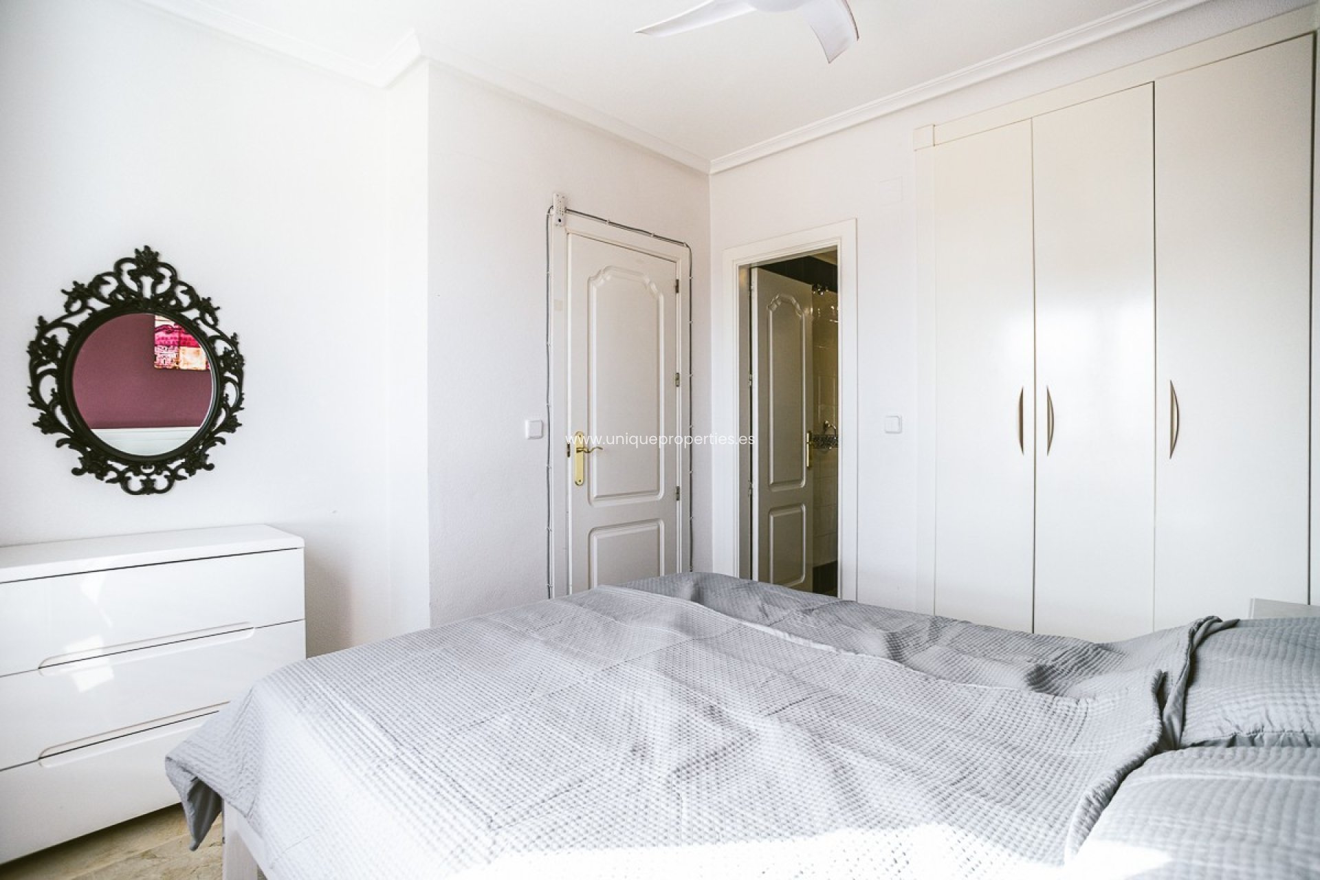 Resale - Apartment -
Orihuela - VILLAMARTÍN