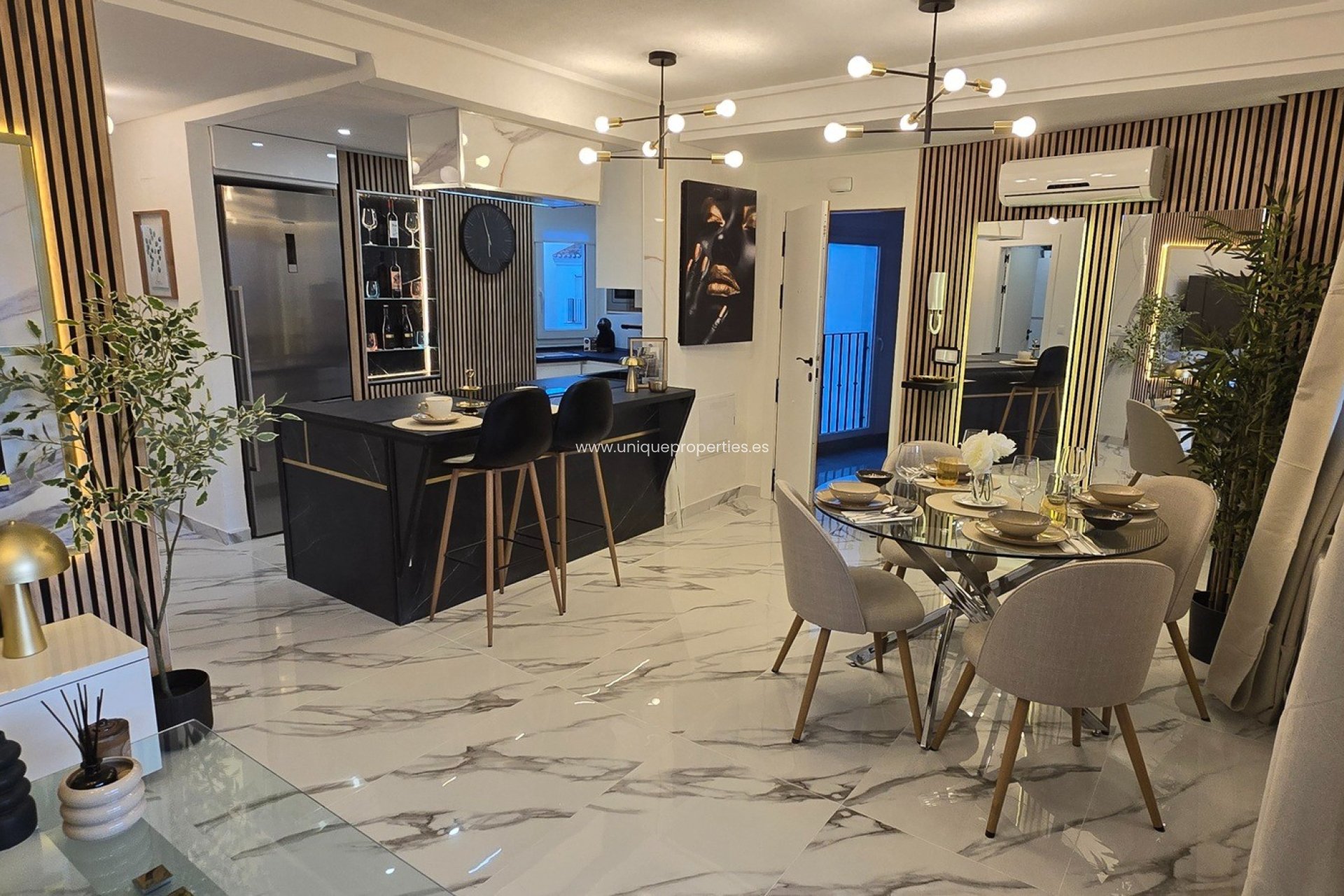 Resale - Apartment -
Sucina