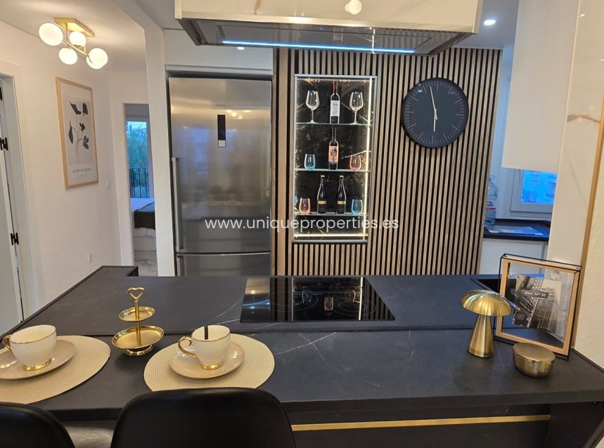 Resale - Apartment -
Sucina