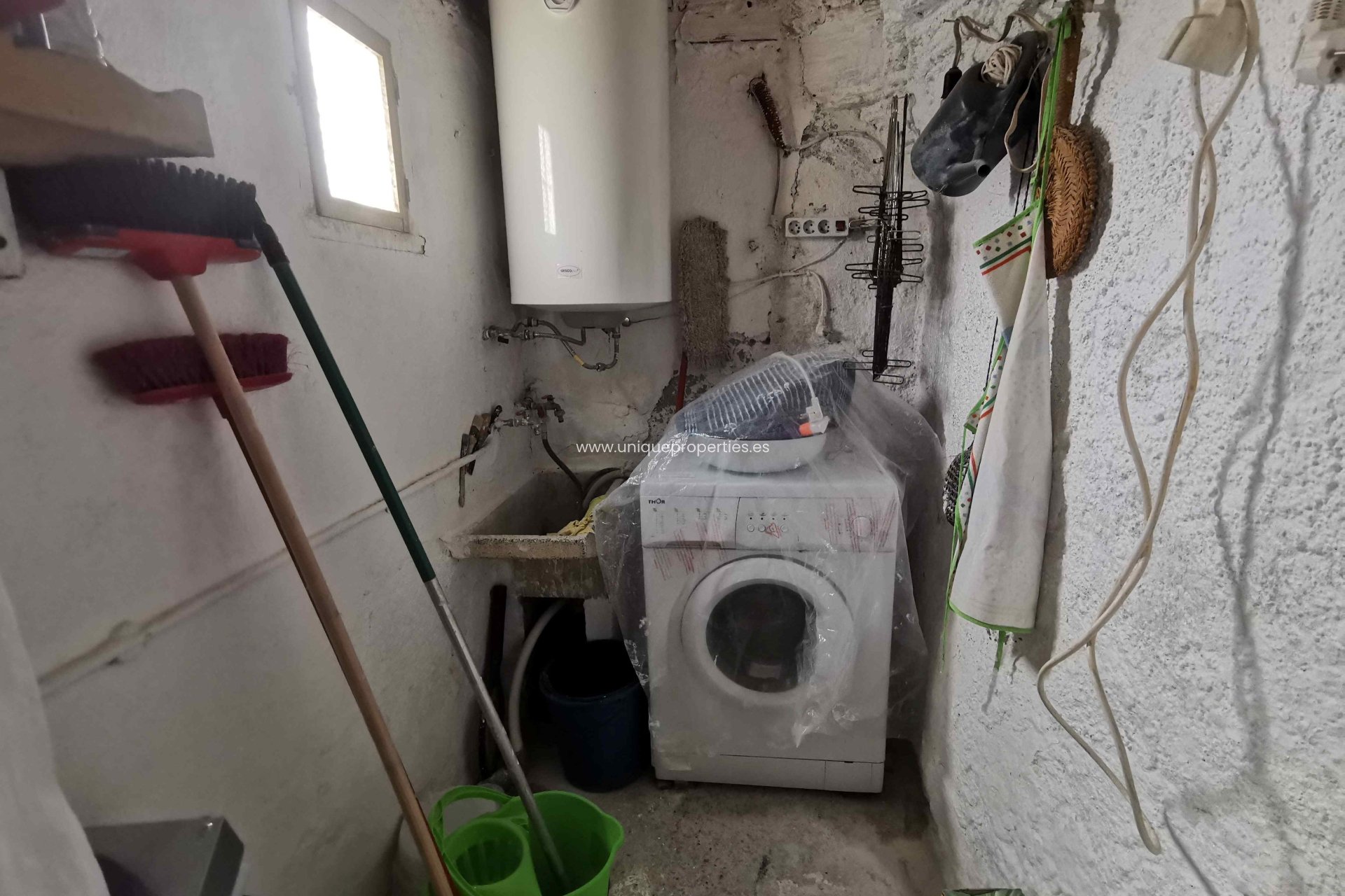 Resale - Cave House -
Benamaurel