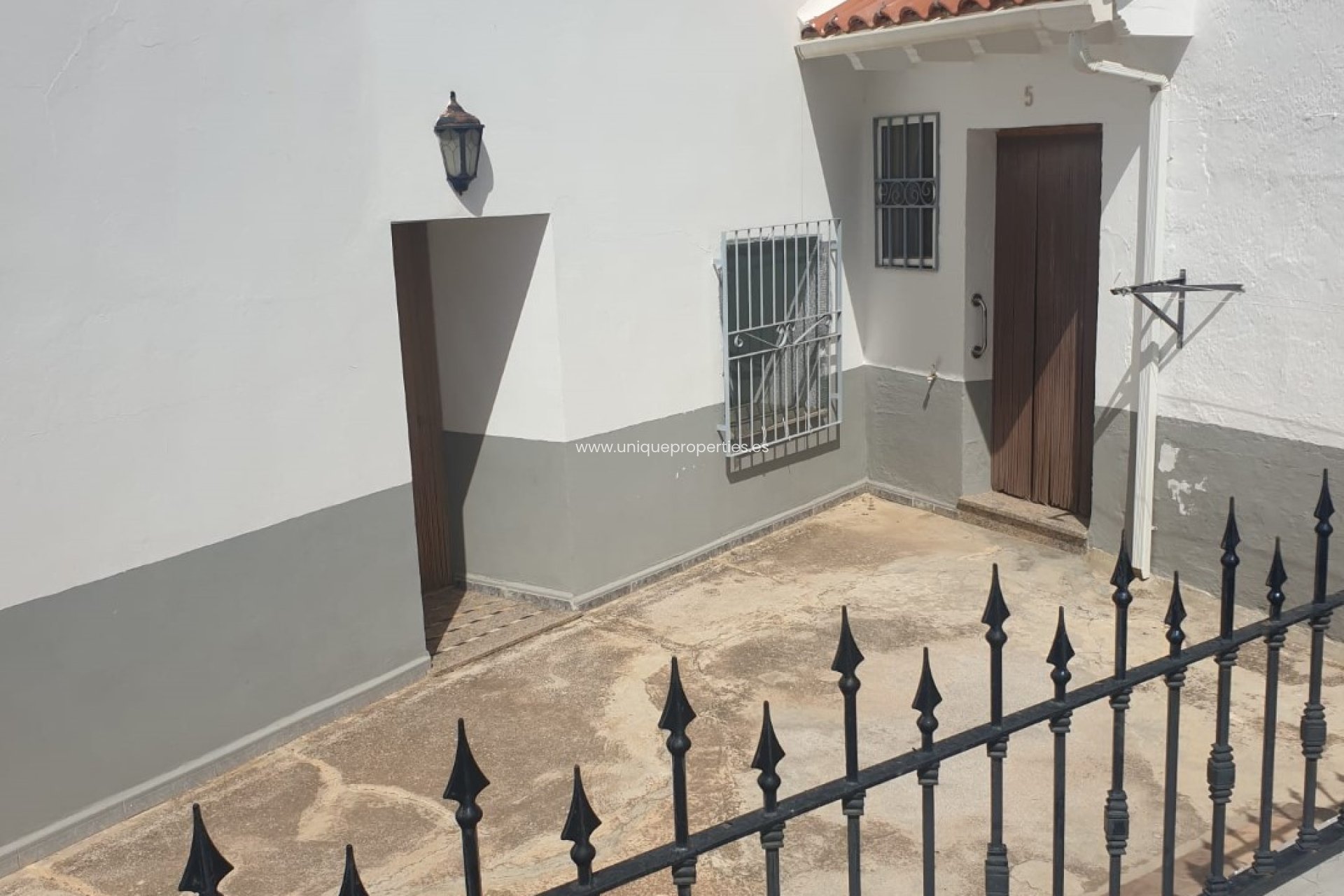 Resale - Cave House -
Caniles