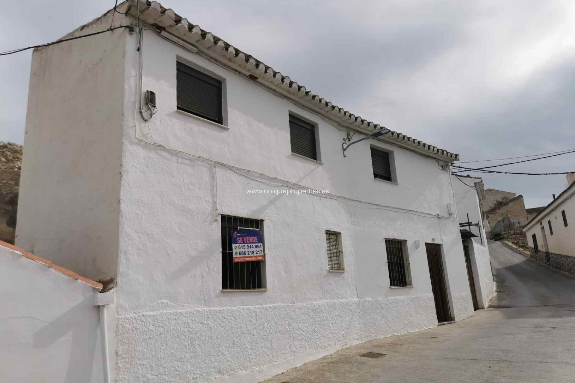 Resale - Cave House -
Caniles