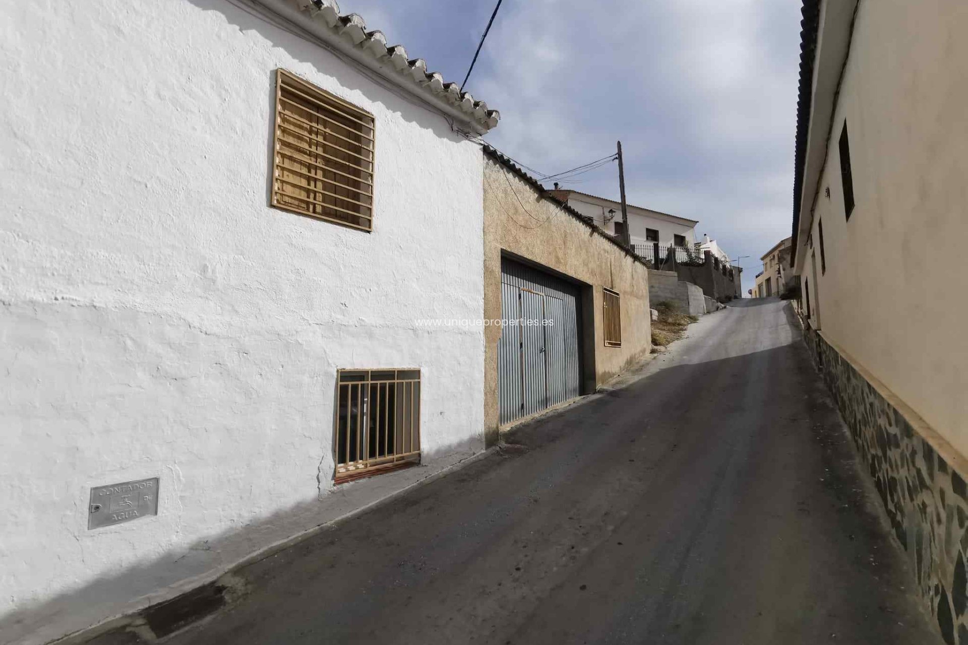 Resale - Cave House -
Caniles