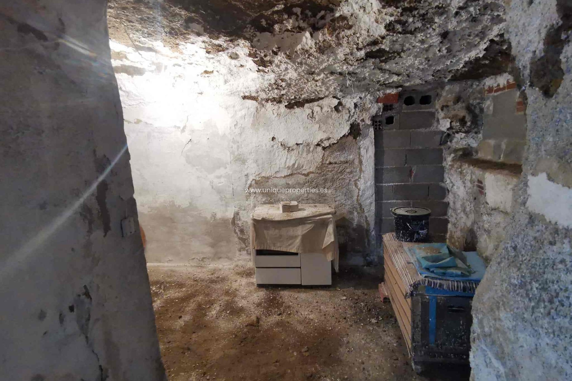 Resale - Cave House -
Caniles