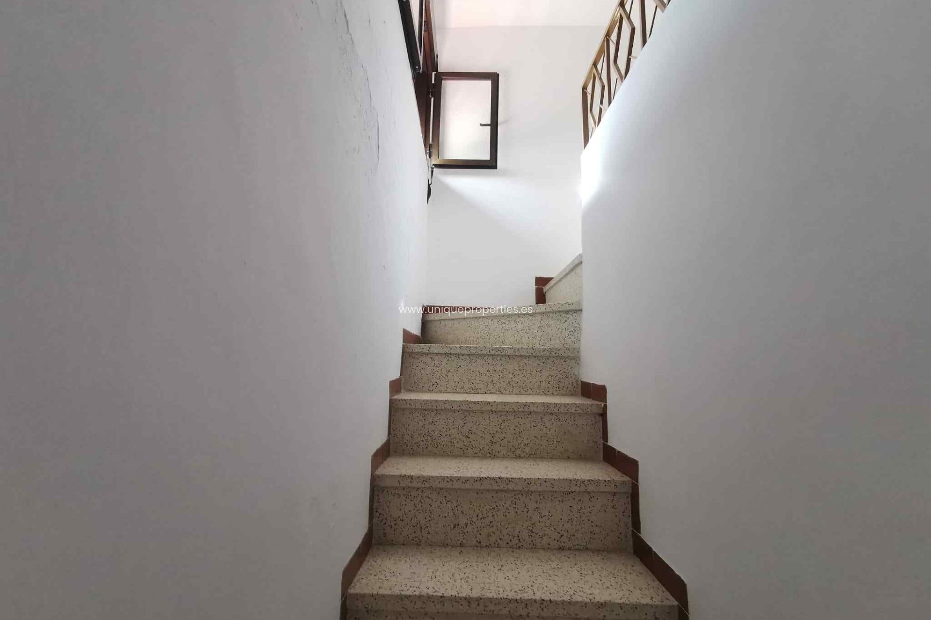 Resale - Cave House -
Caniles