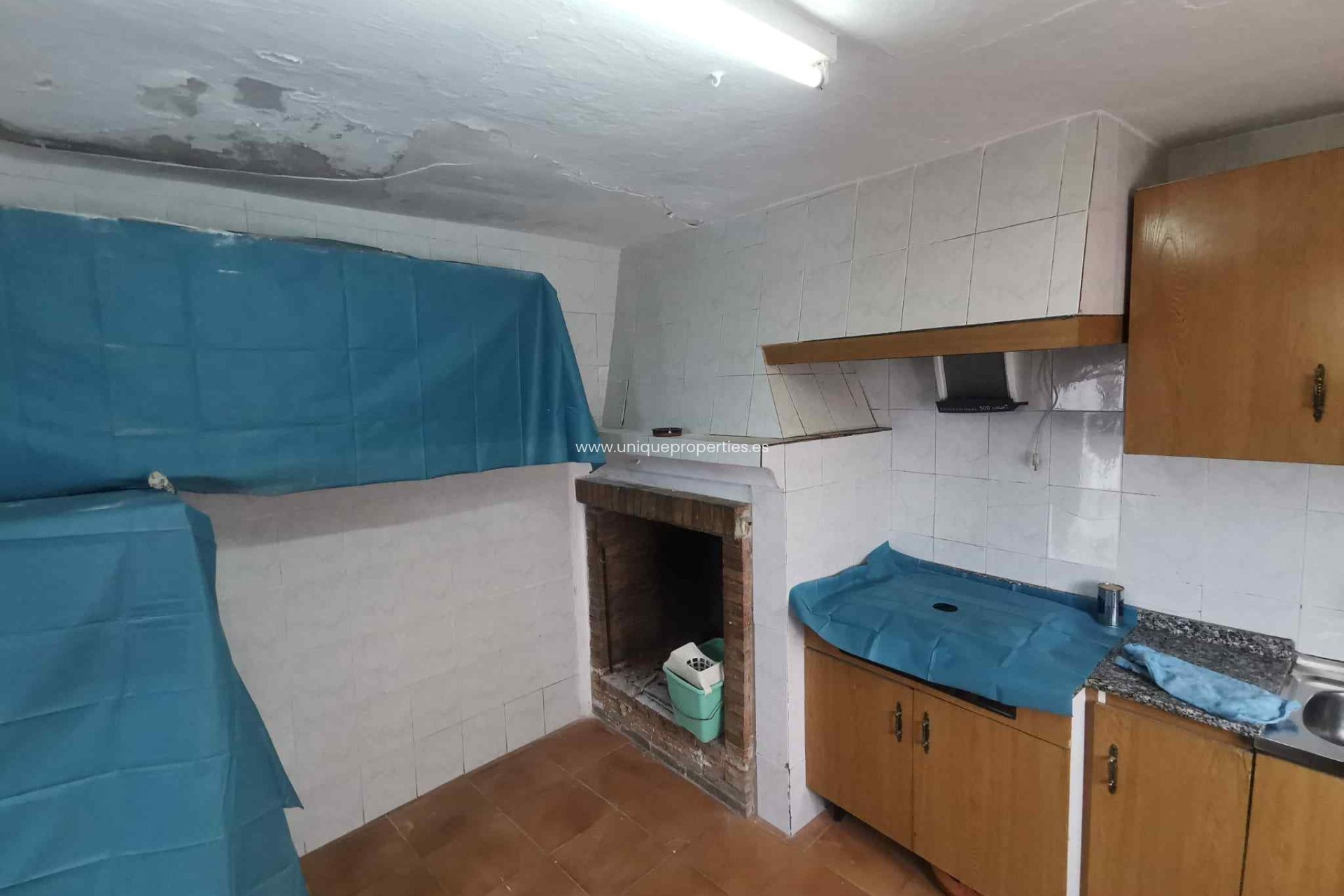 Resale - Cave House -
Caniles