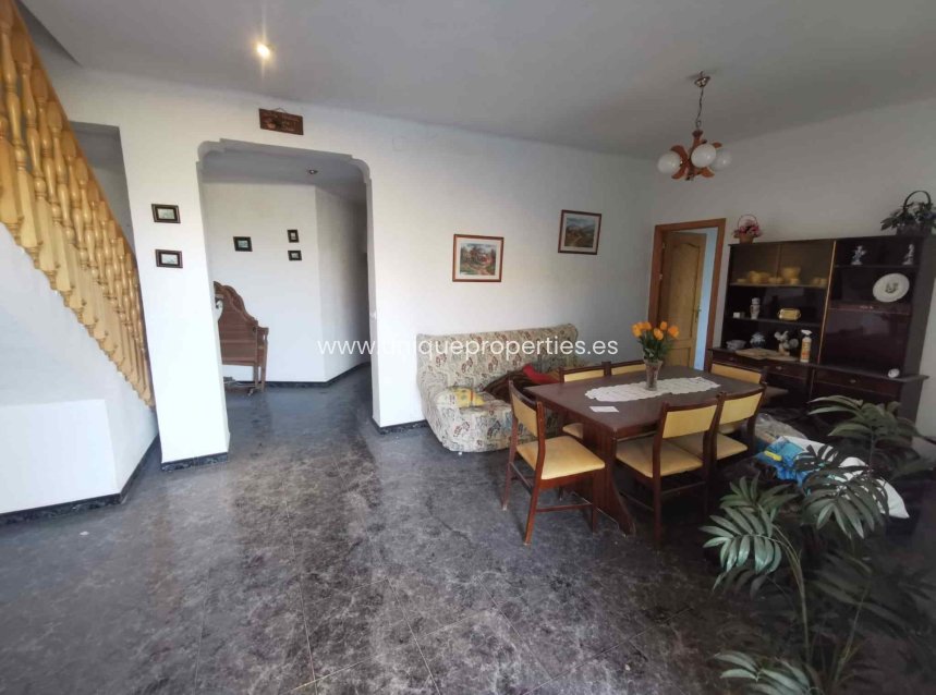 Resale - Cave House -
Caniles