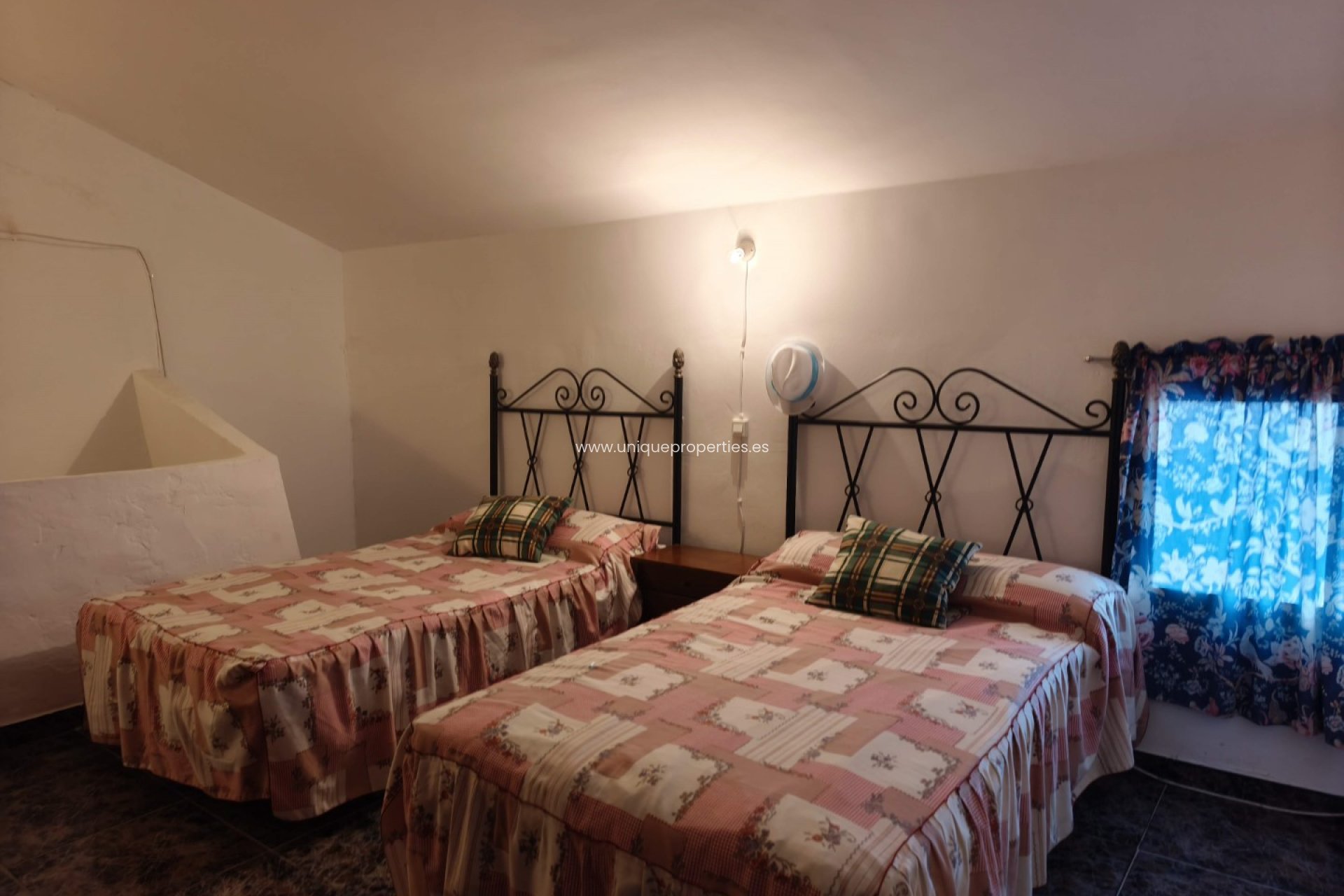 Resale - Cave House -
Castril