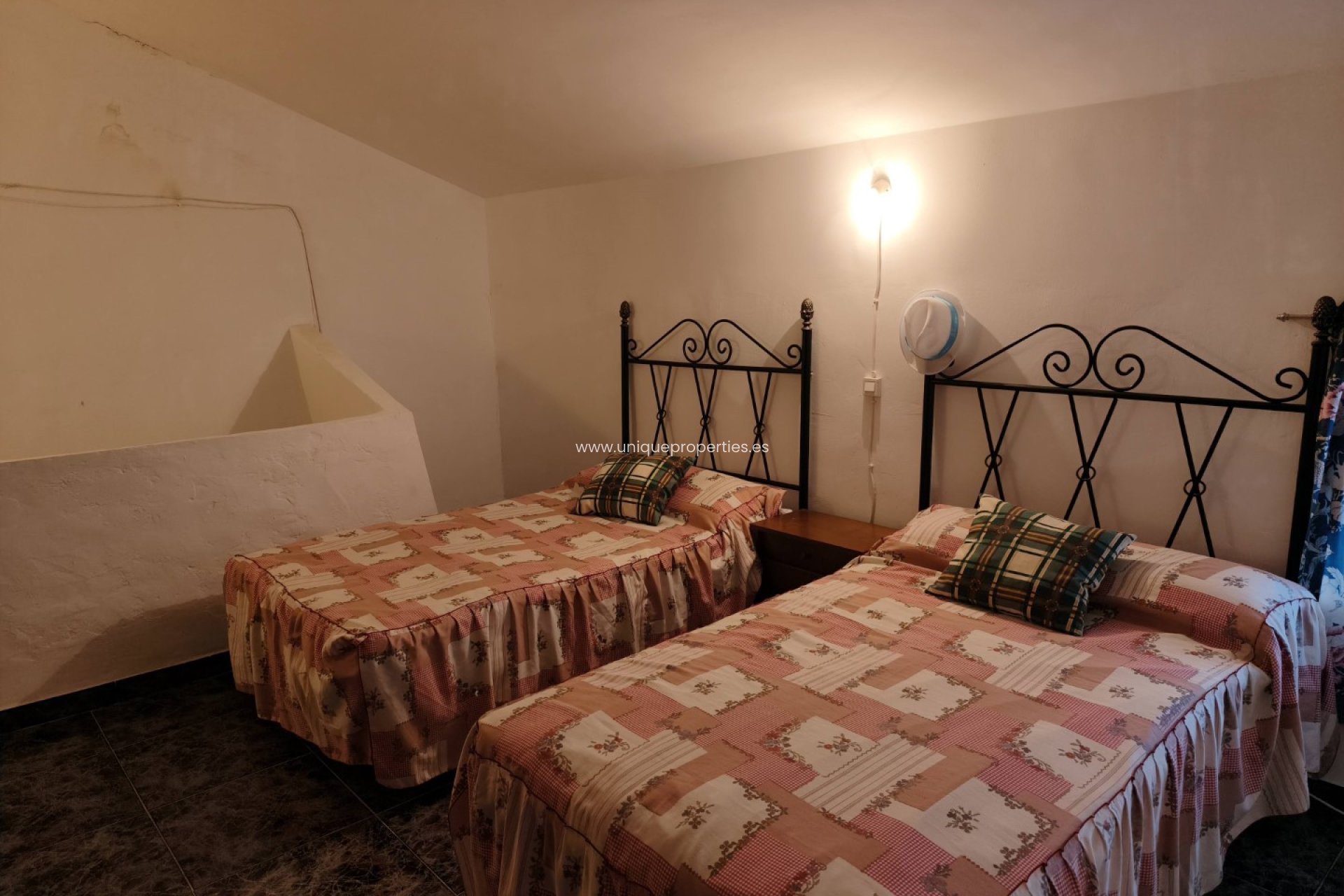Resale - Cave House -
Castril