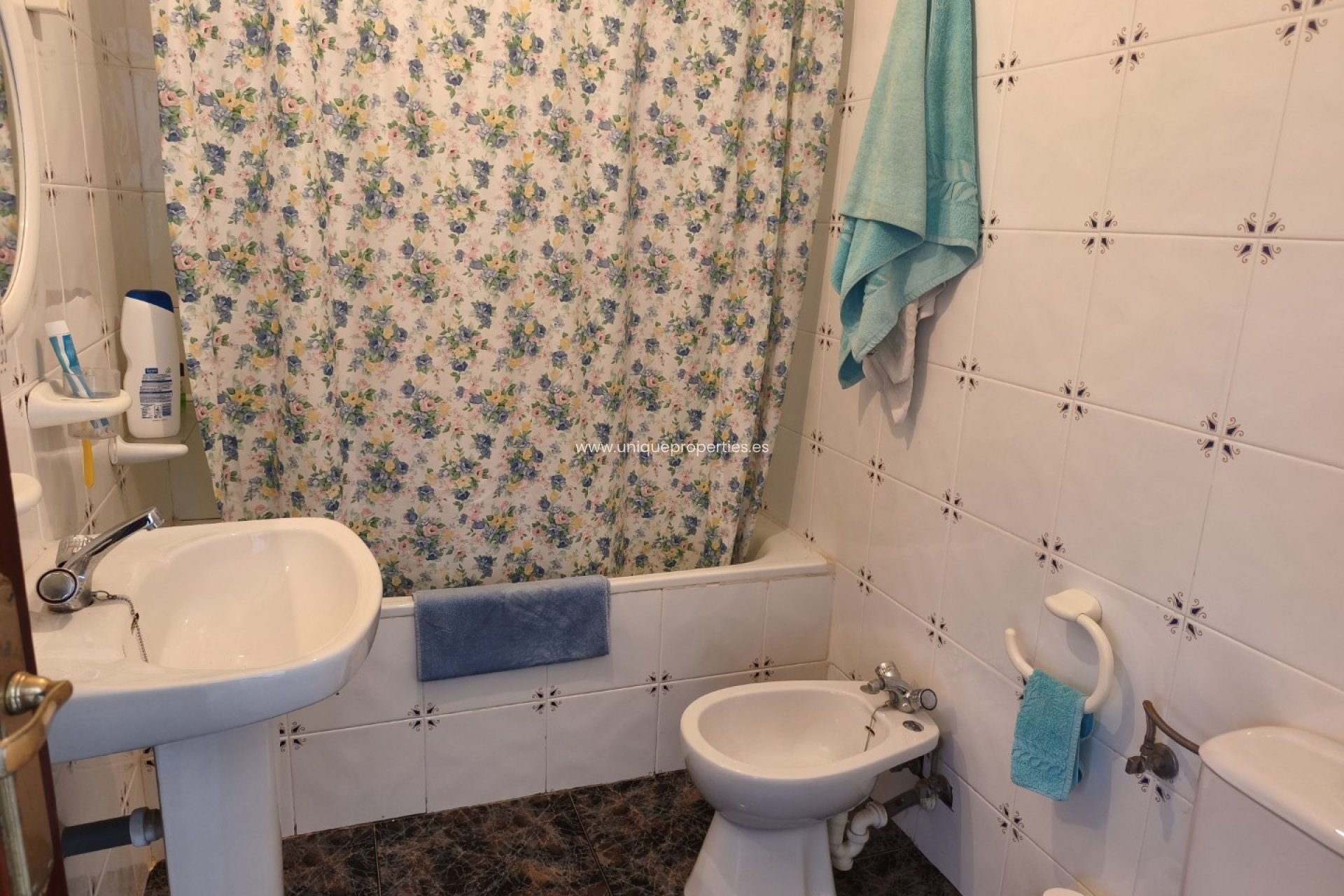 Resale - Cave House -
Castril