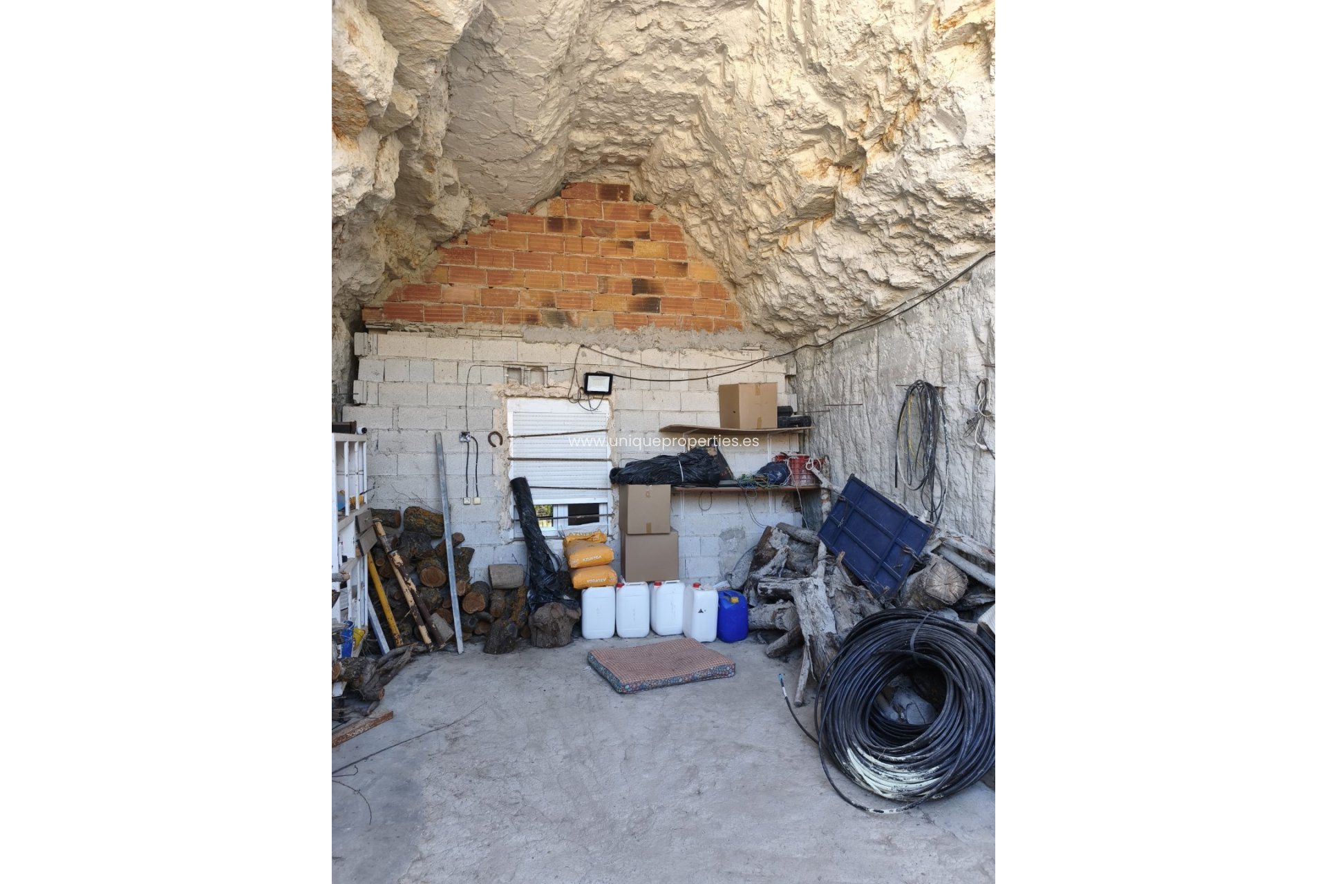 Resale - Cave House -
Cortes de Baza
