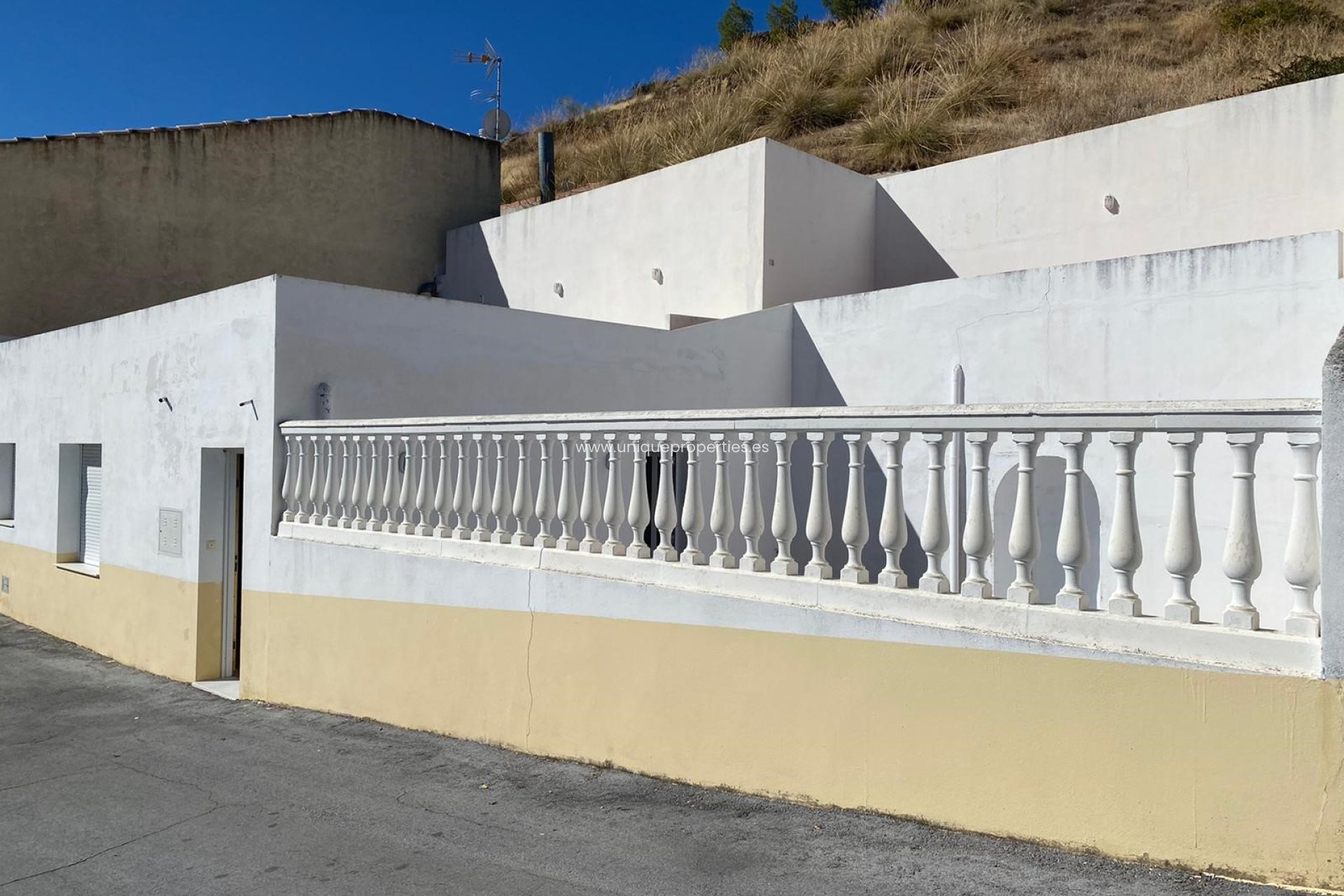 Resale - Cave House -
Pozo Alcon