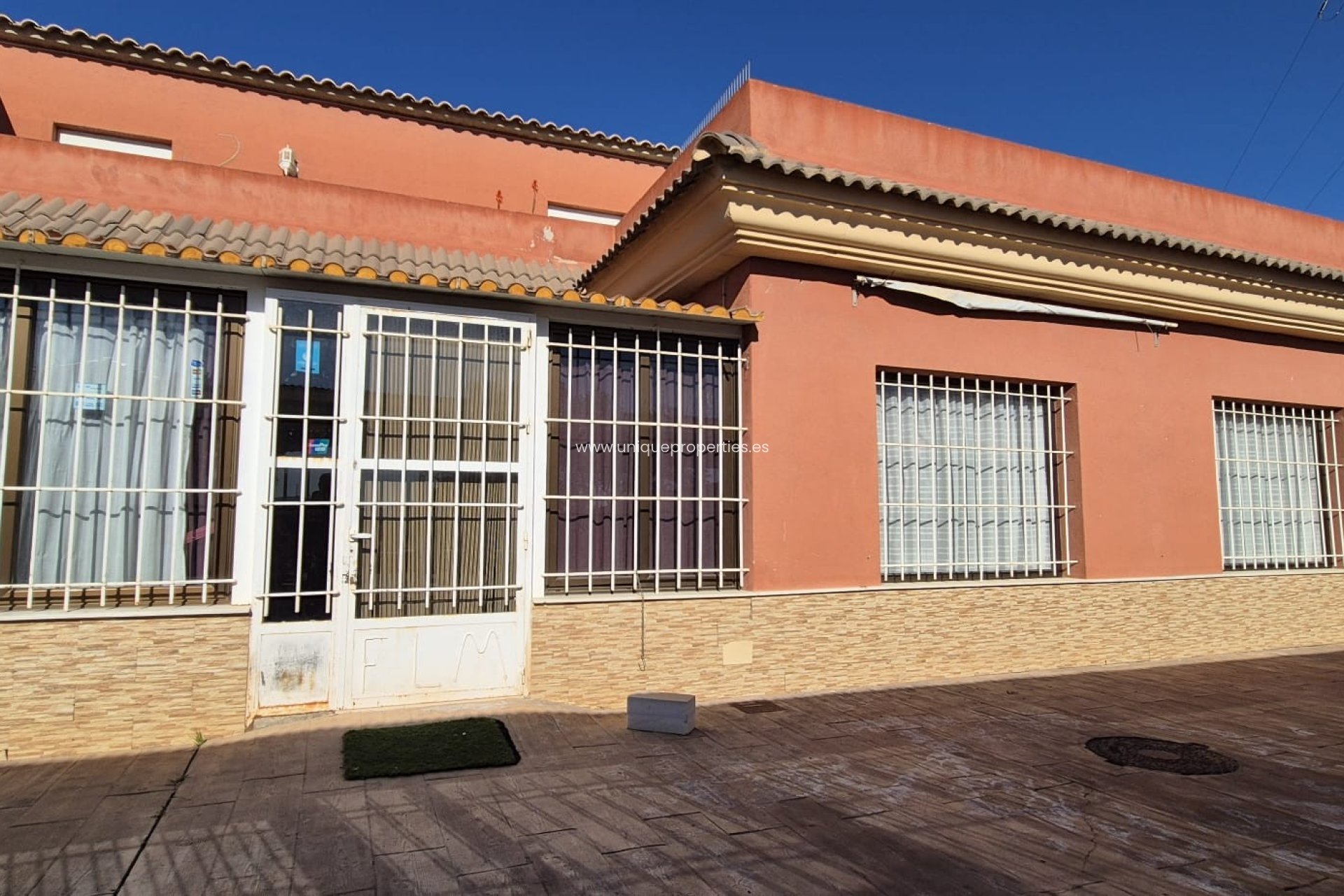 Resale - Commercial Property -
Albox