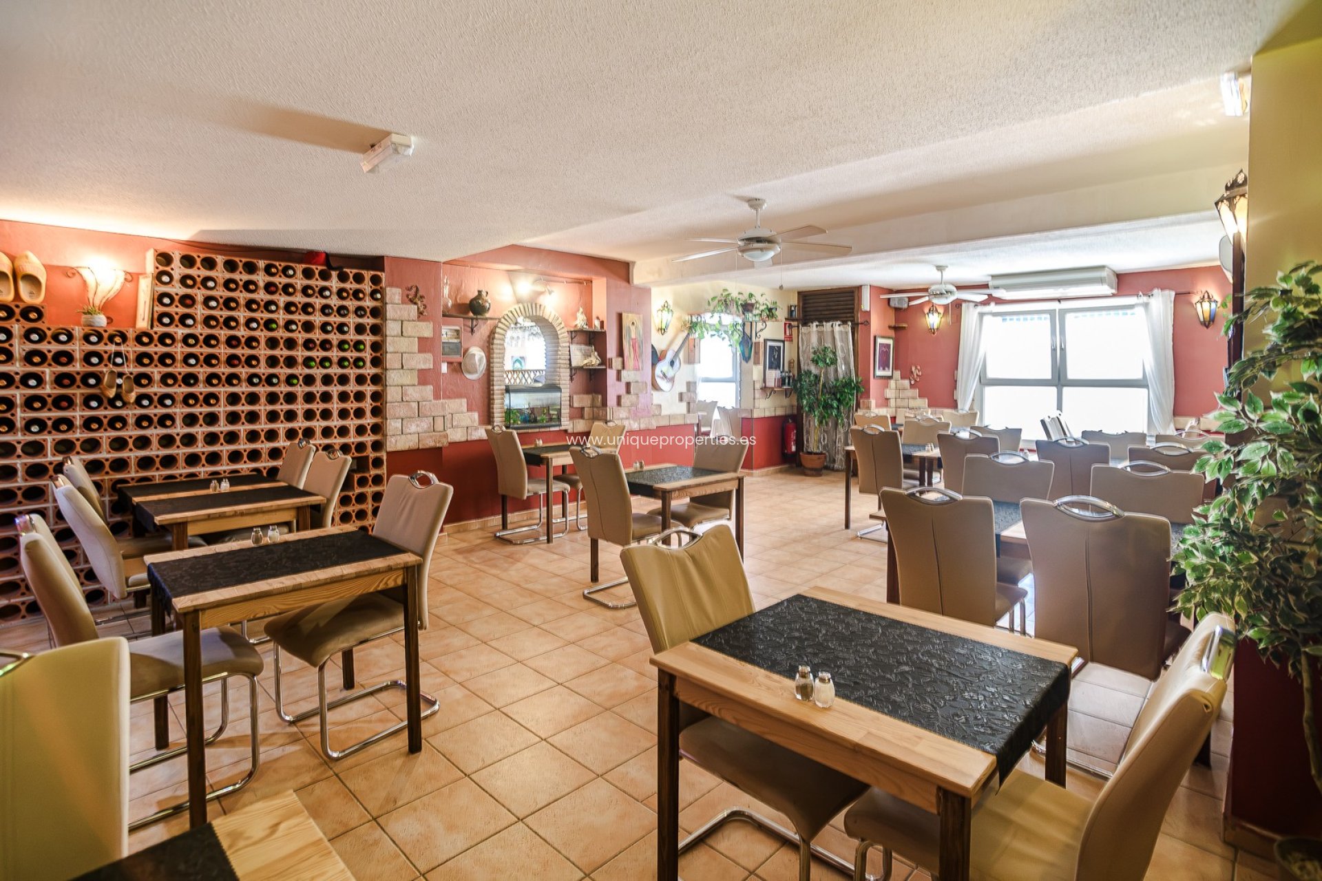 Resale - Commercial Property -
Torrevieja - La Veleta