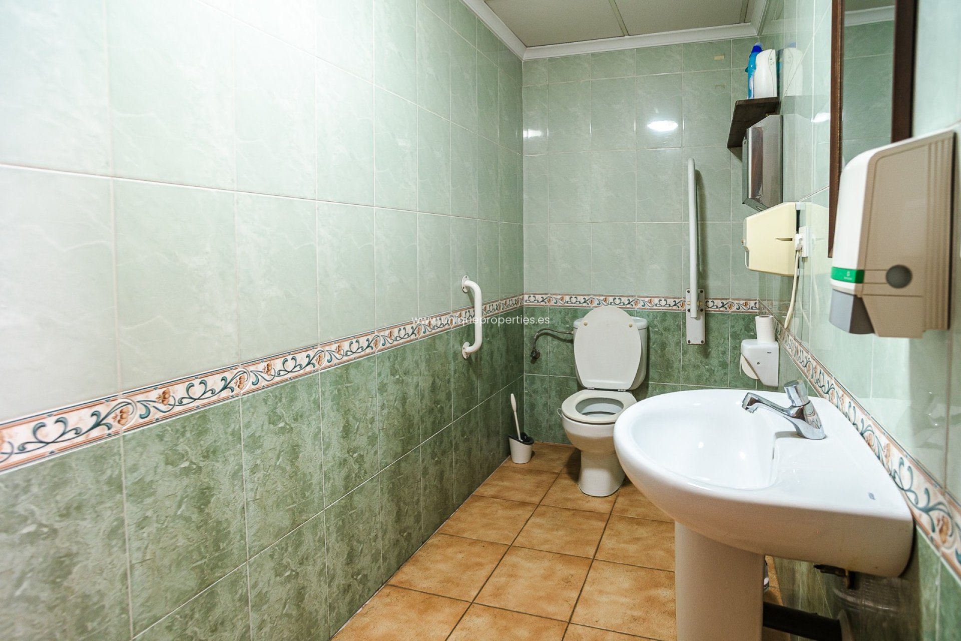 Resale - Commercial Property -
Torrevieja - La Veleta