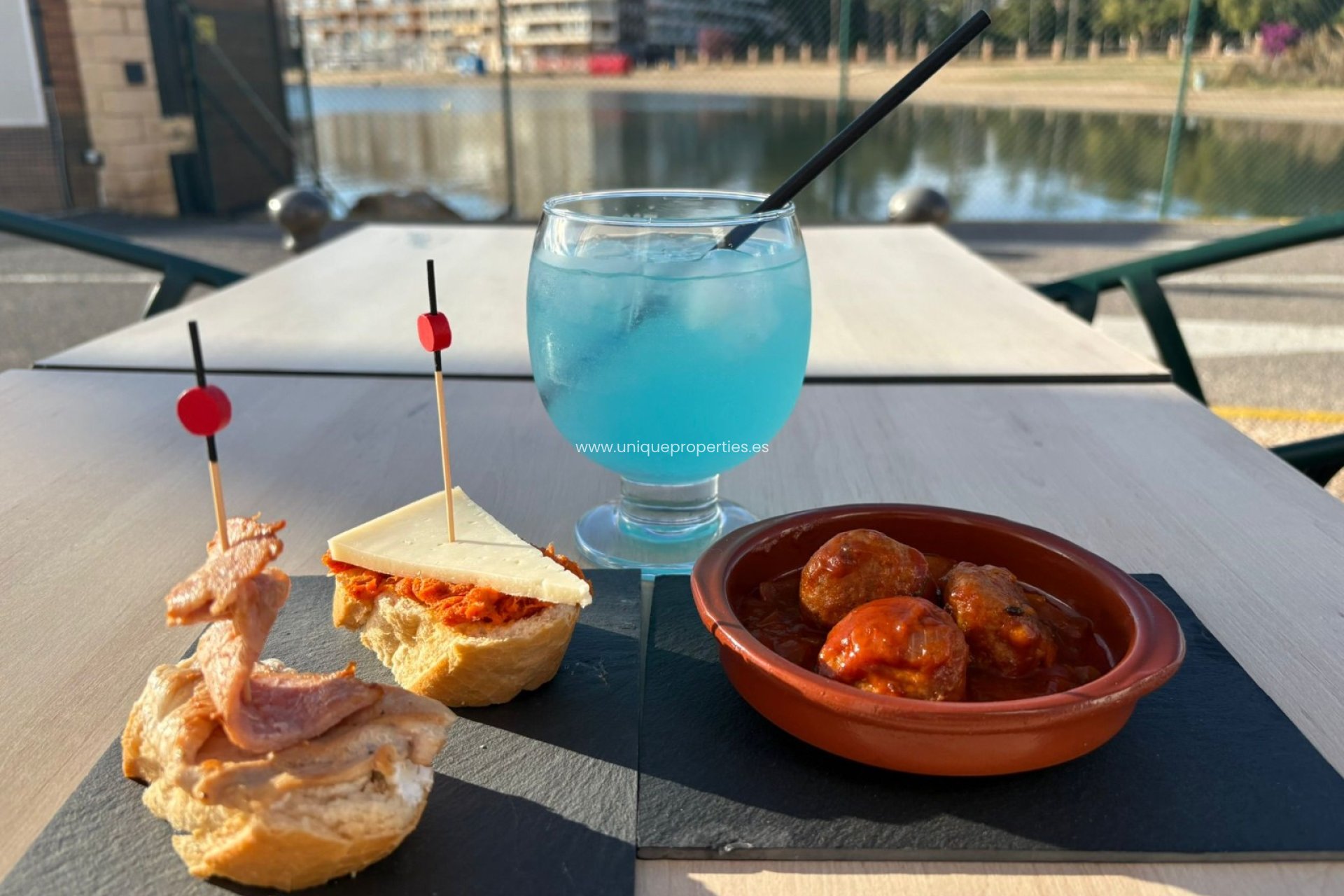 Resale - Commercial Property -
Torrevieja - Puerto