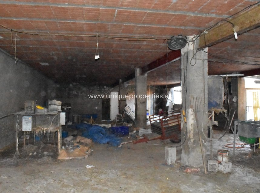 Resale - Commercial -
Purchena