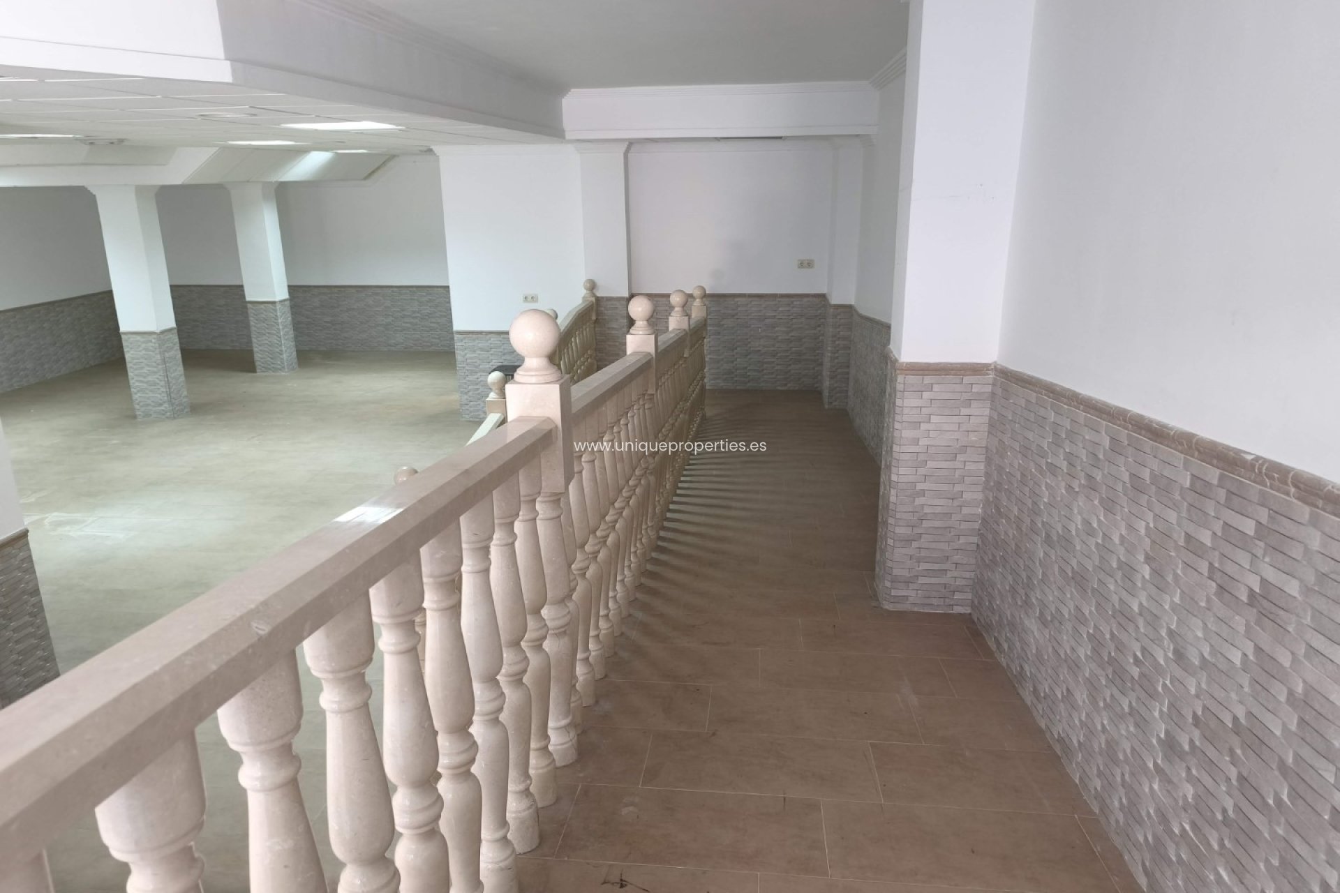 Resale - Commercial -
Tijola