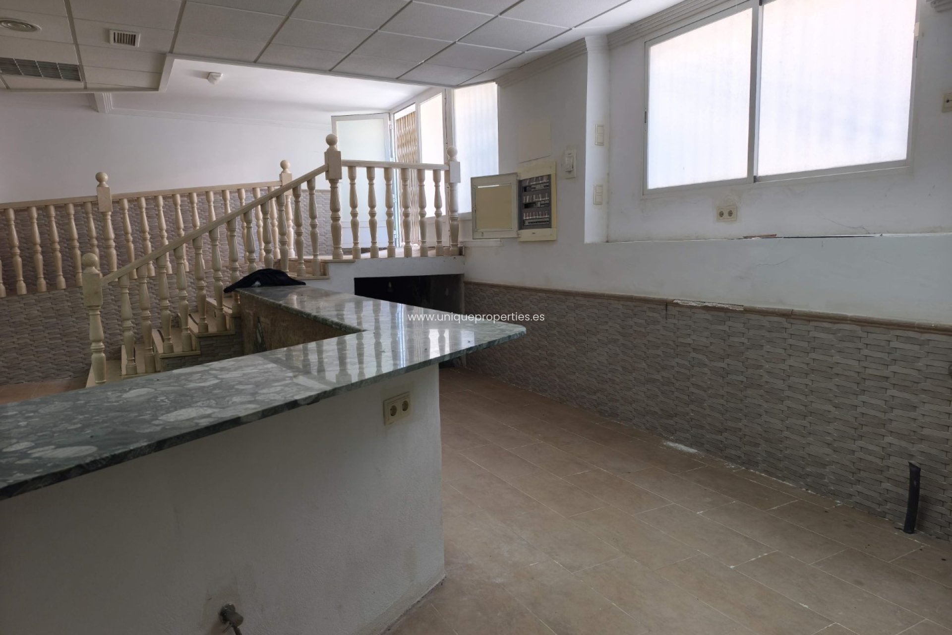 Resale - Commercial -
Tijola