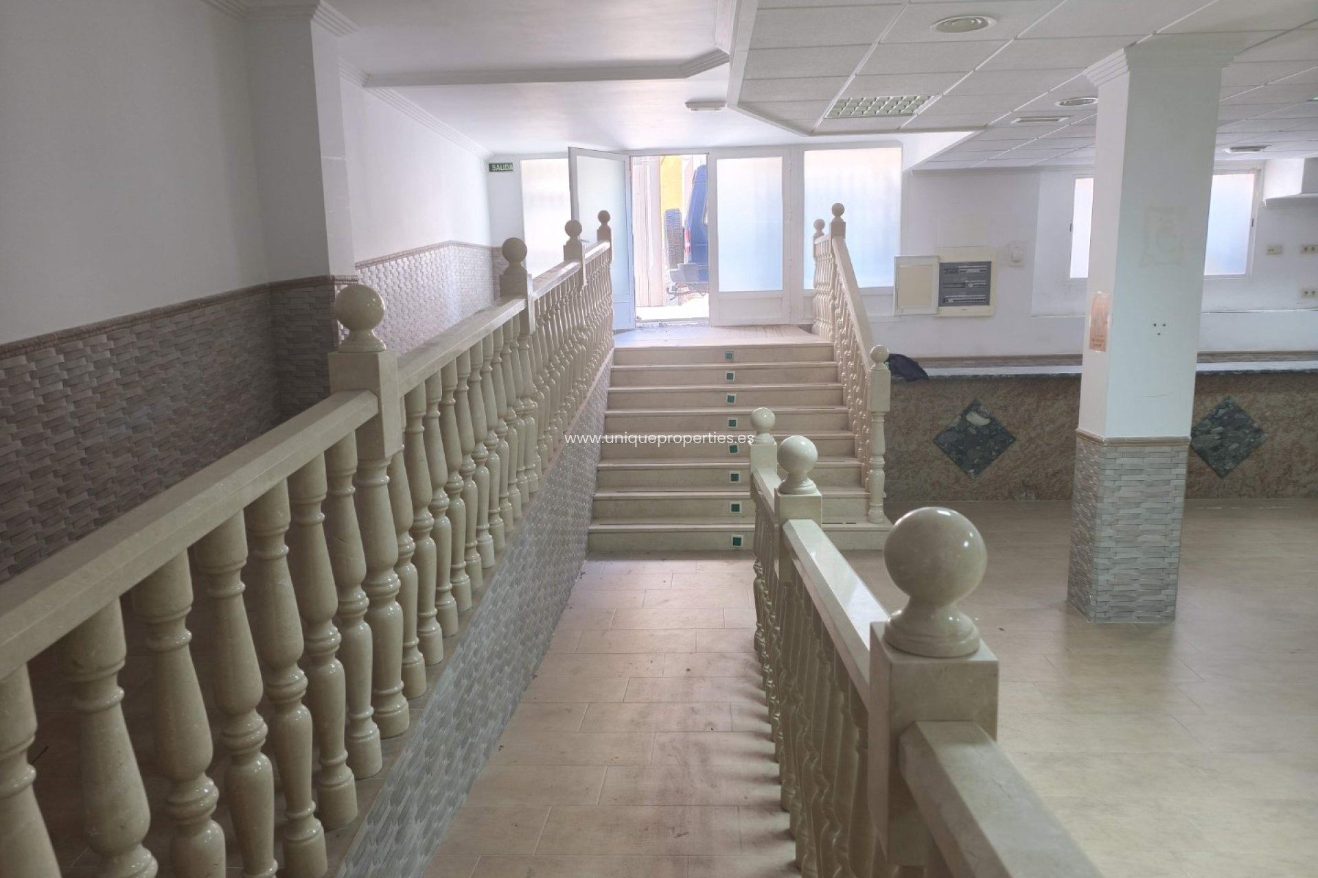 Resale - Commercial -
Tijola