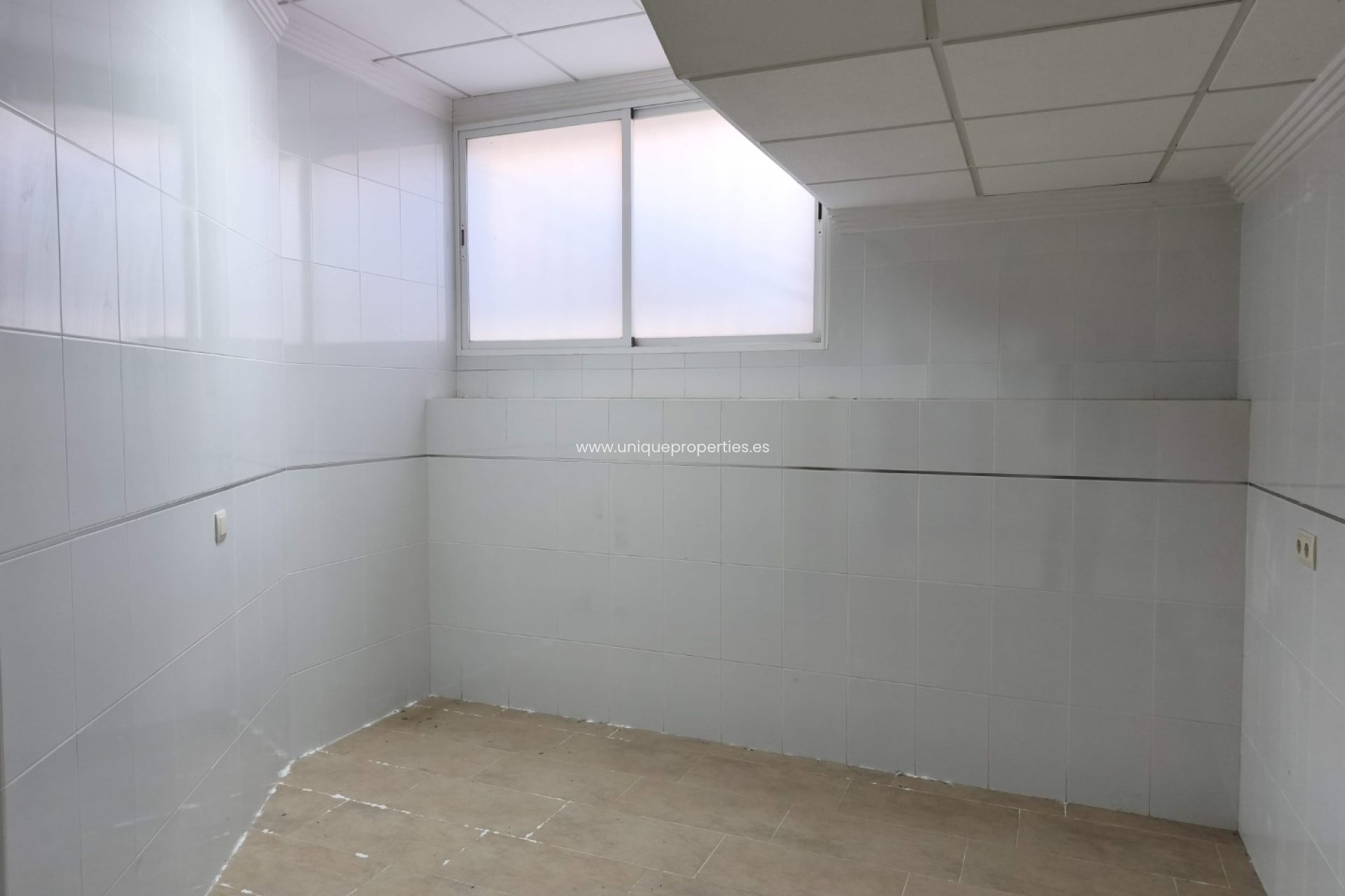 Resale - Commercial -
Tijola