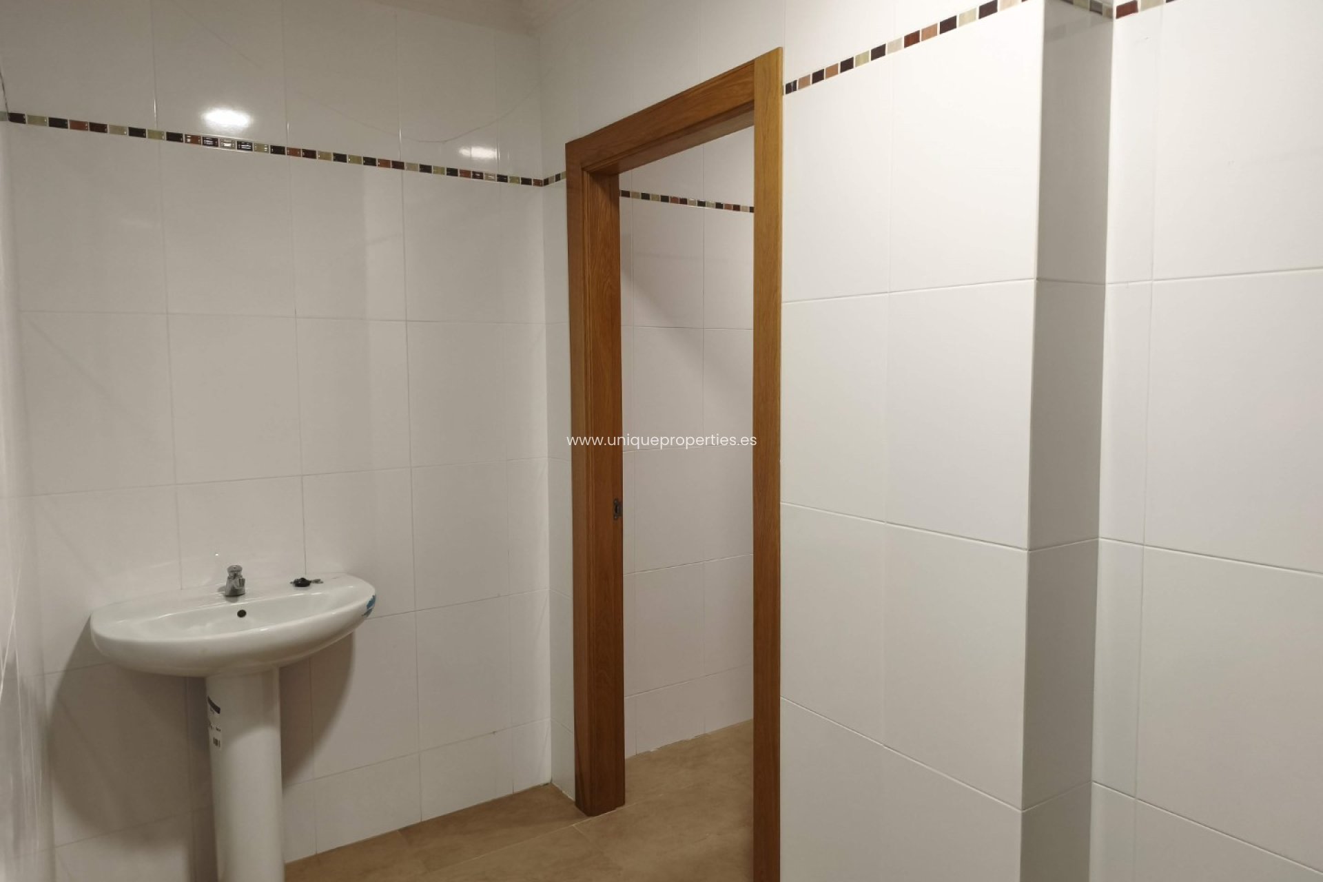 Resale - Commercial -
Tijola