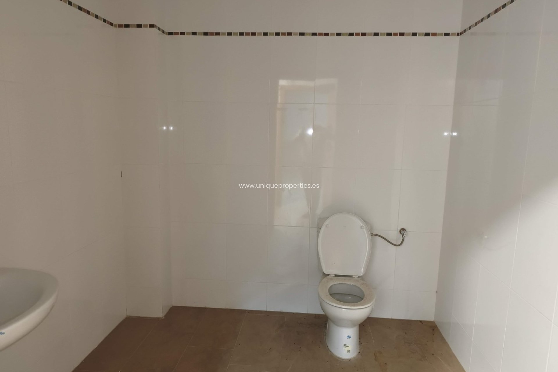 Resale - Commercial -
Tijola