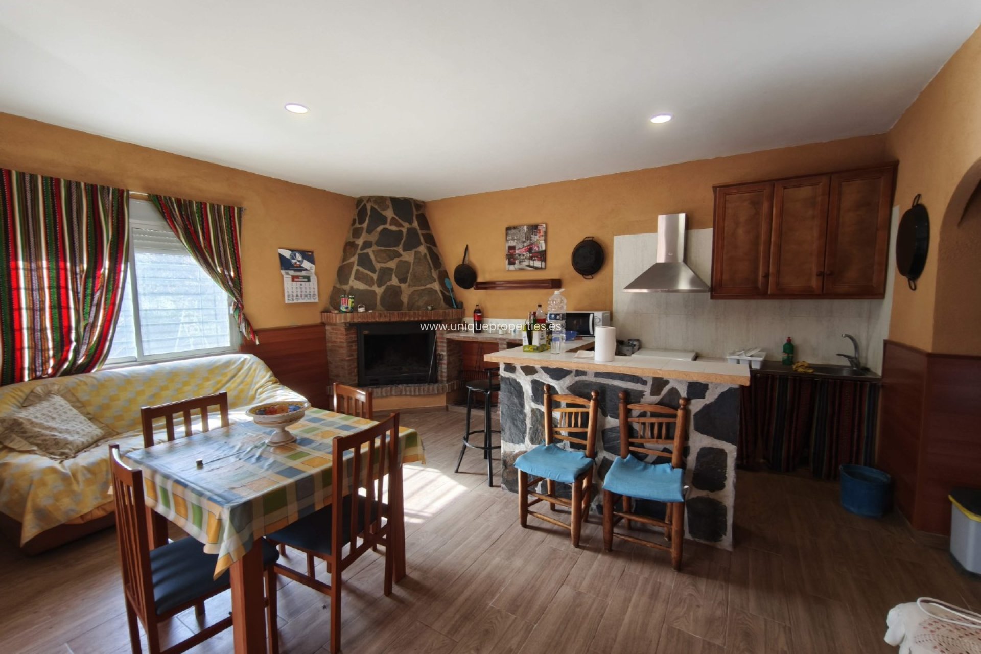 Resale - Cortijo -
Baza