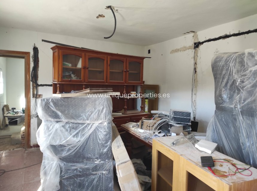 Resale - Cortijo -
Caniles