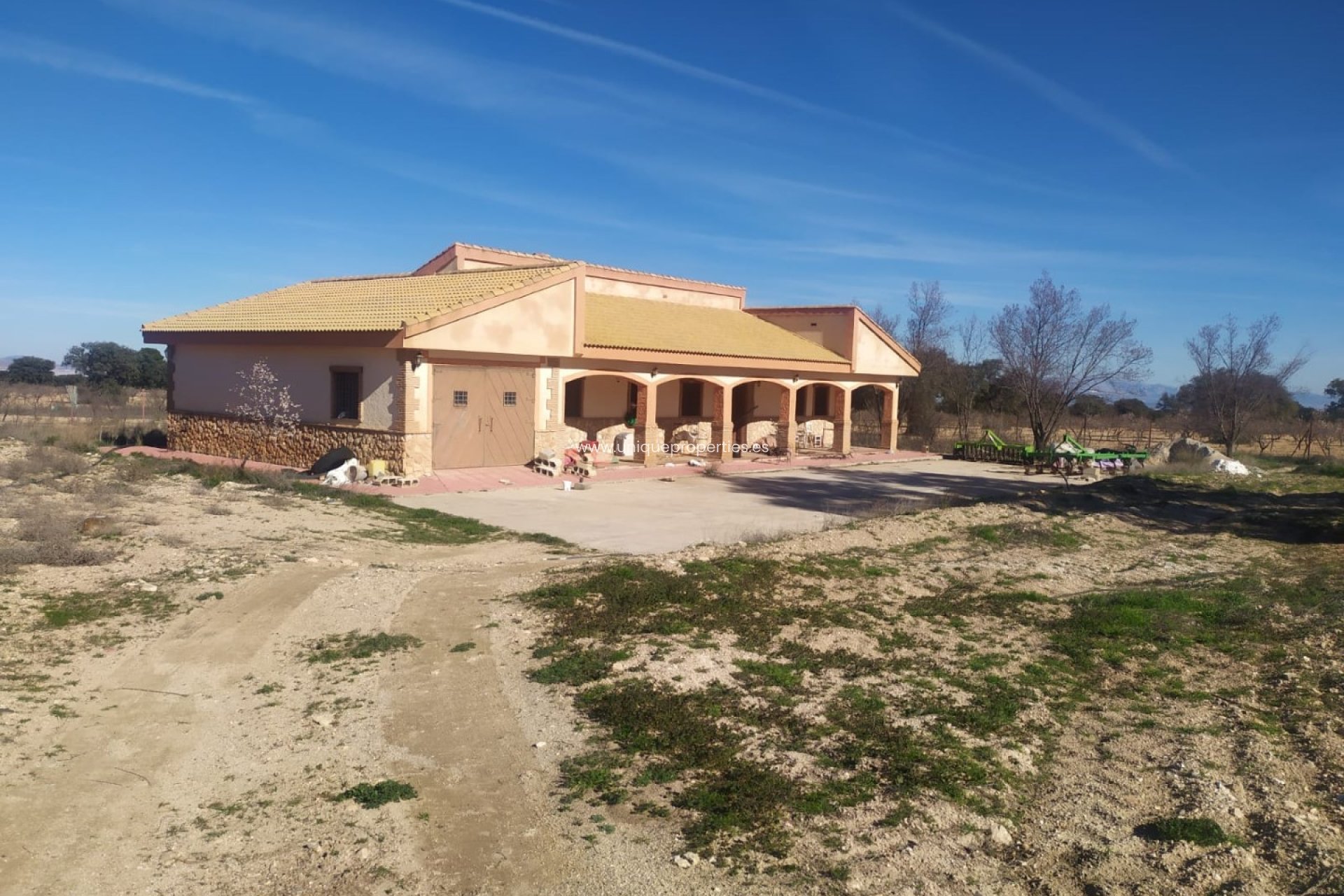 Resale - Cortijo -
Guadix