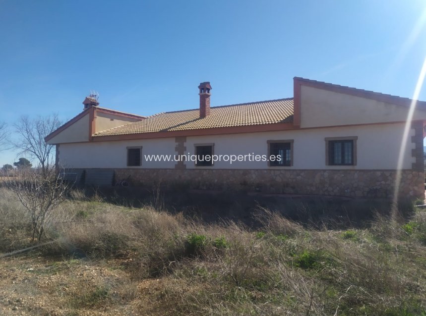 Resale - Cortijo -
Guadix