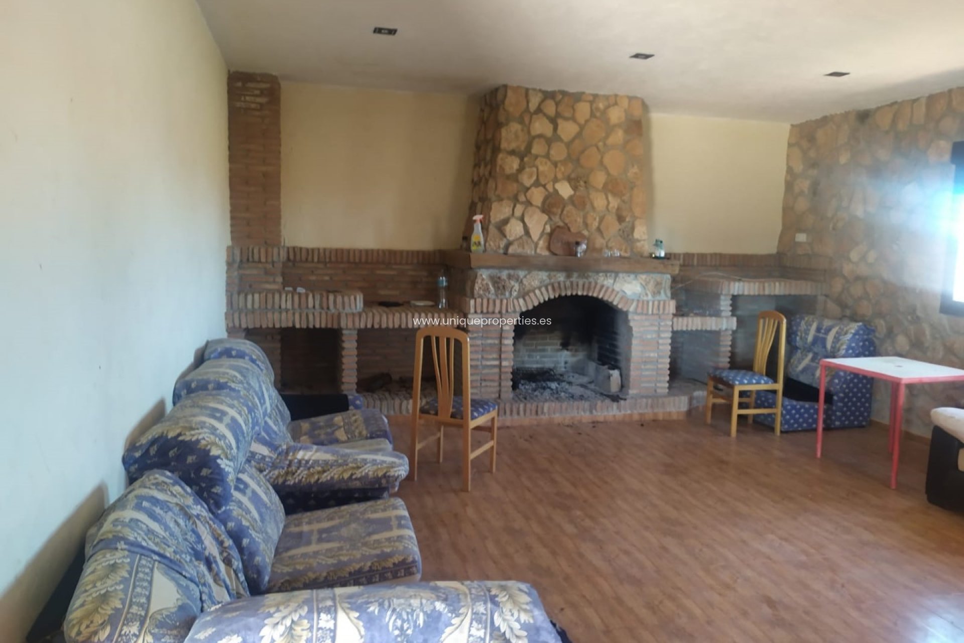 Resale - Cortijo -
Guadix